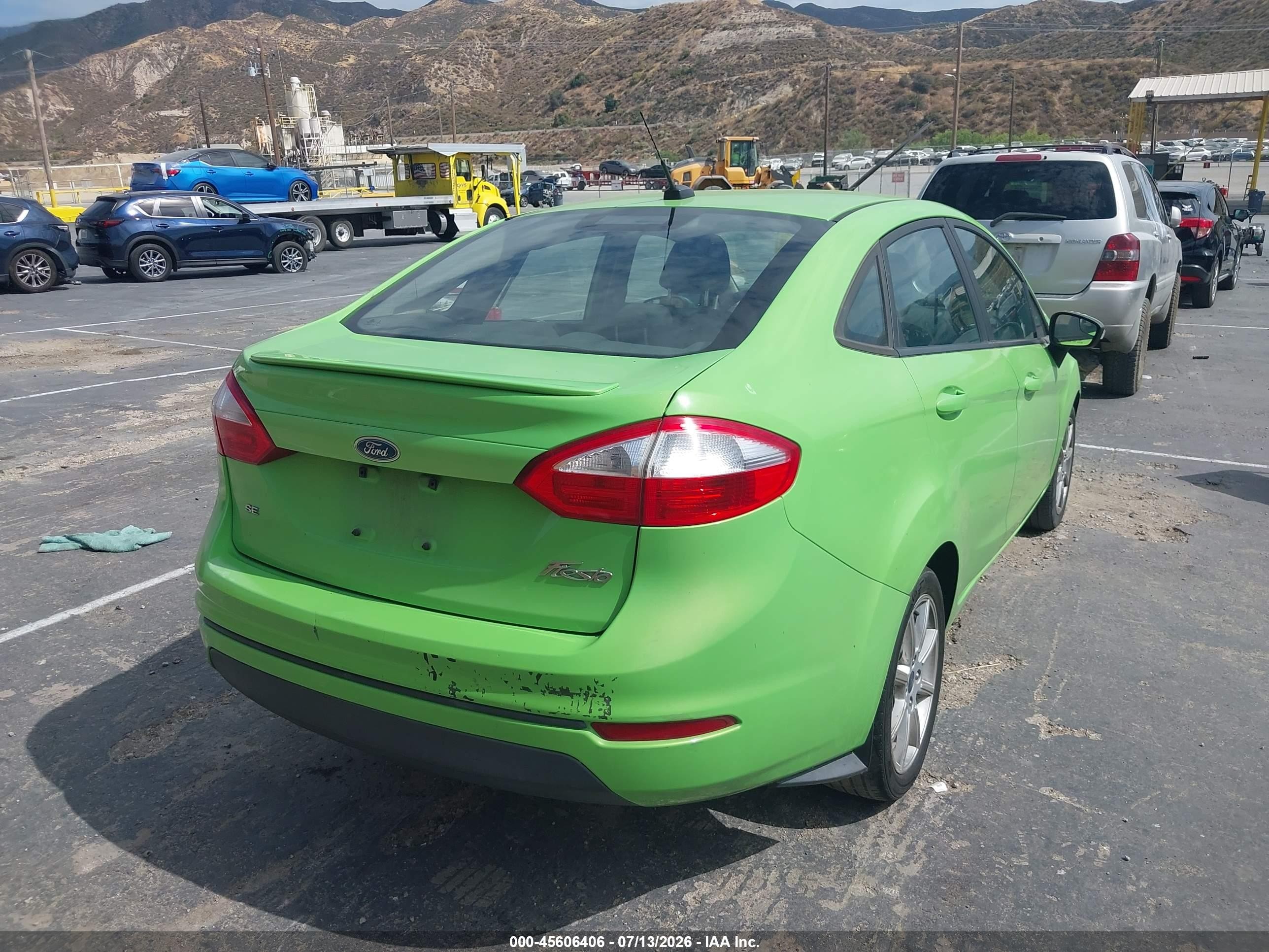 2015 Ford Fiesta Se Зеленый vin: 3FADP4BJ9FM205449