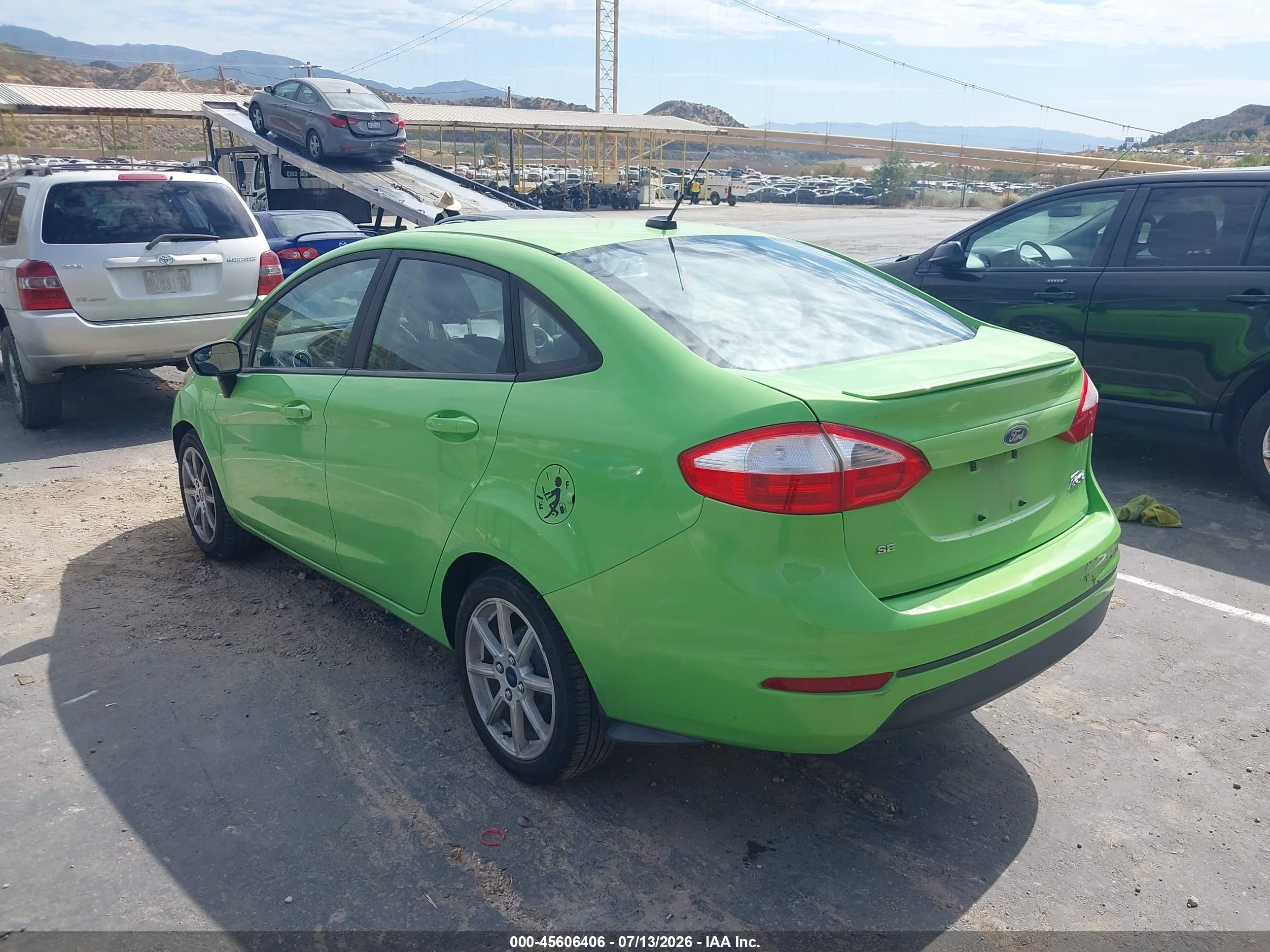 2015 Ford Fiesta Se Зеленый vin: 3FADP4BJ9FM205449