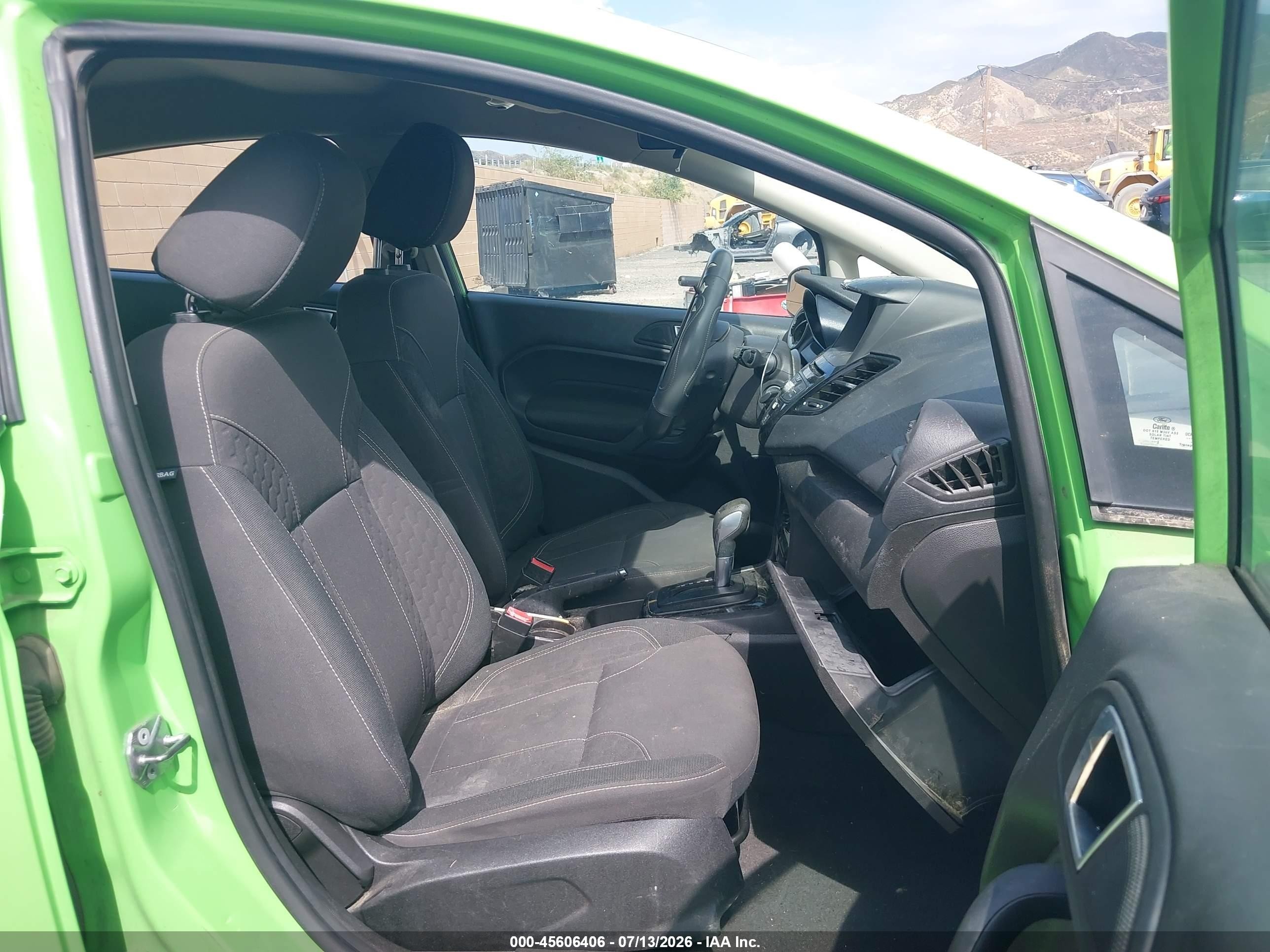 2015 Ford Fiesta Se Зеленый vin: 3FADP4BJ9FM205449