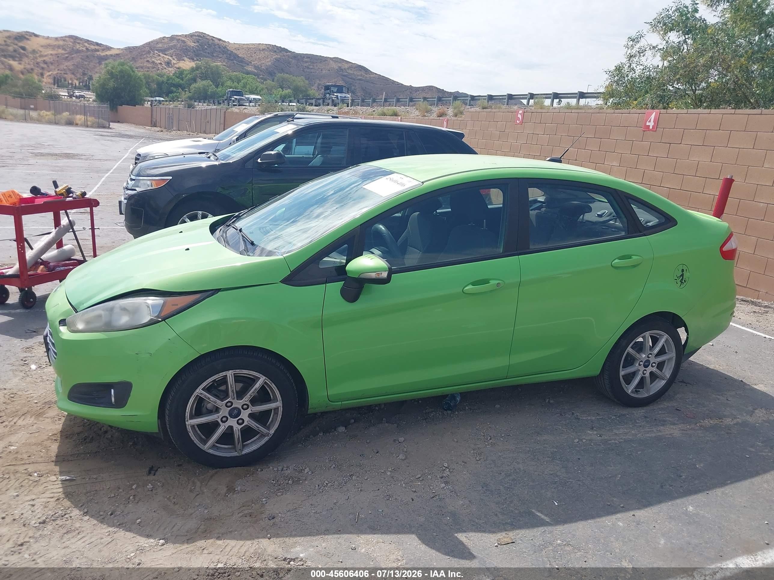 2015 Ford Fiesta Se Зеленый vin: 3FADP4BJ9FM205449