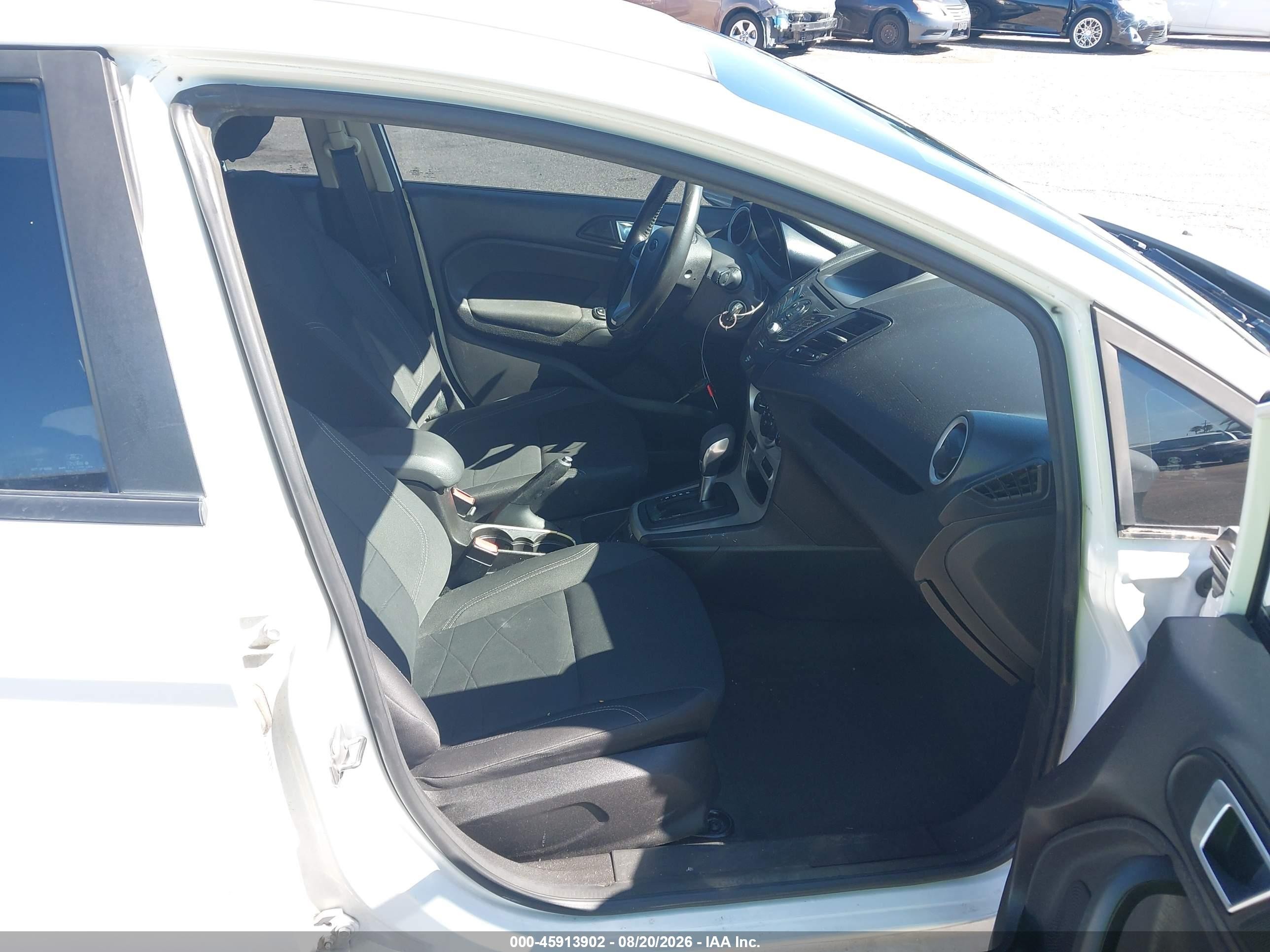 2015 Ford Fiesta Se White vin: 3FADP4BJ9FM211381
