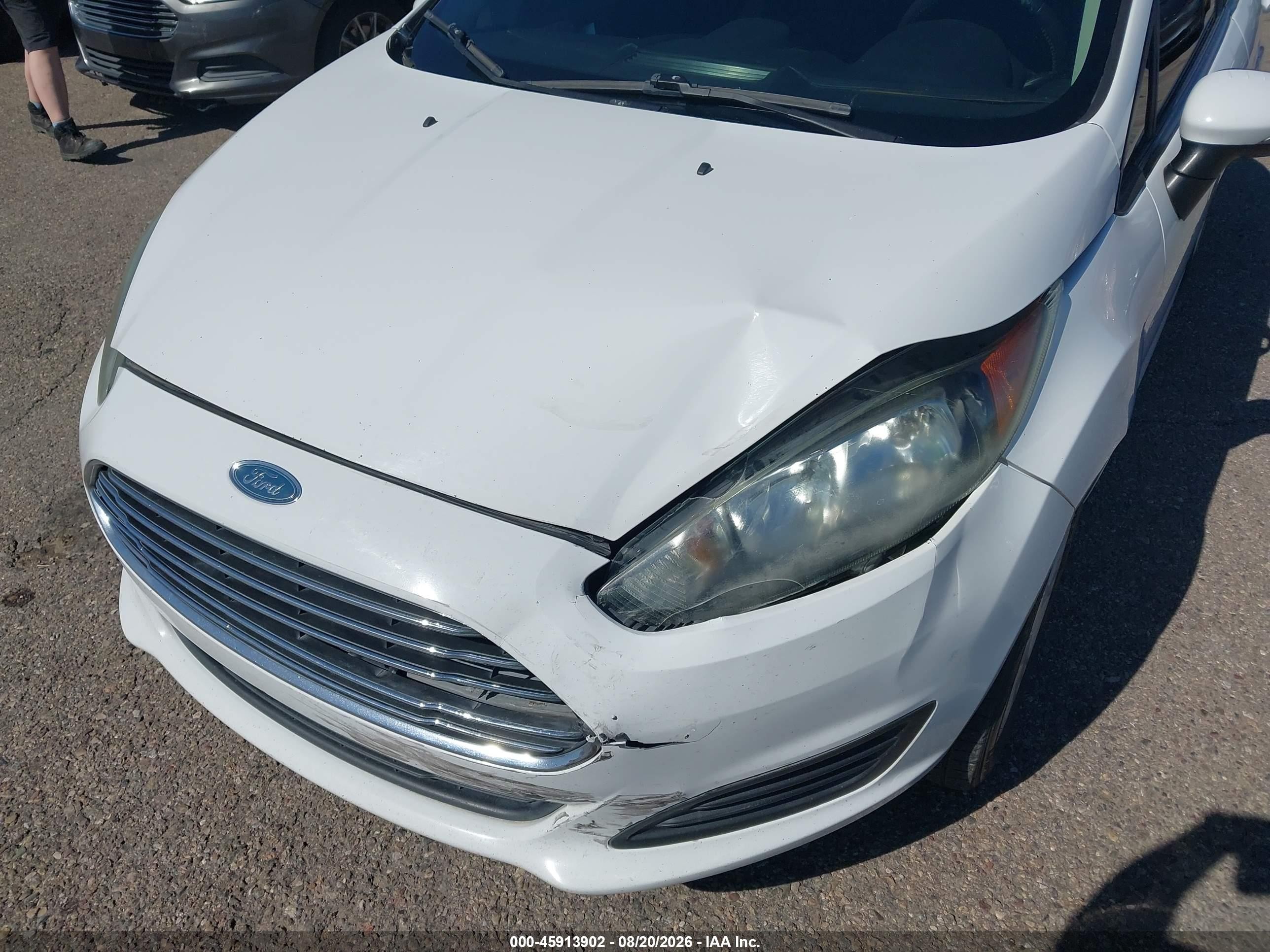 2015 Ford Fiesta Se White vin: 3FADP4BJ9FM211381