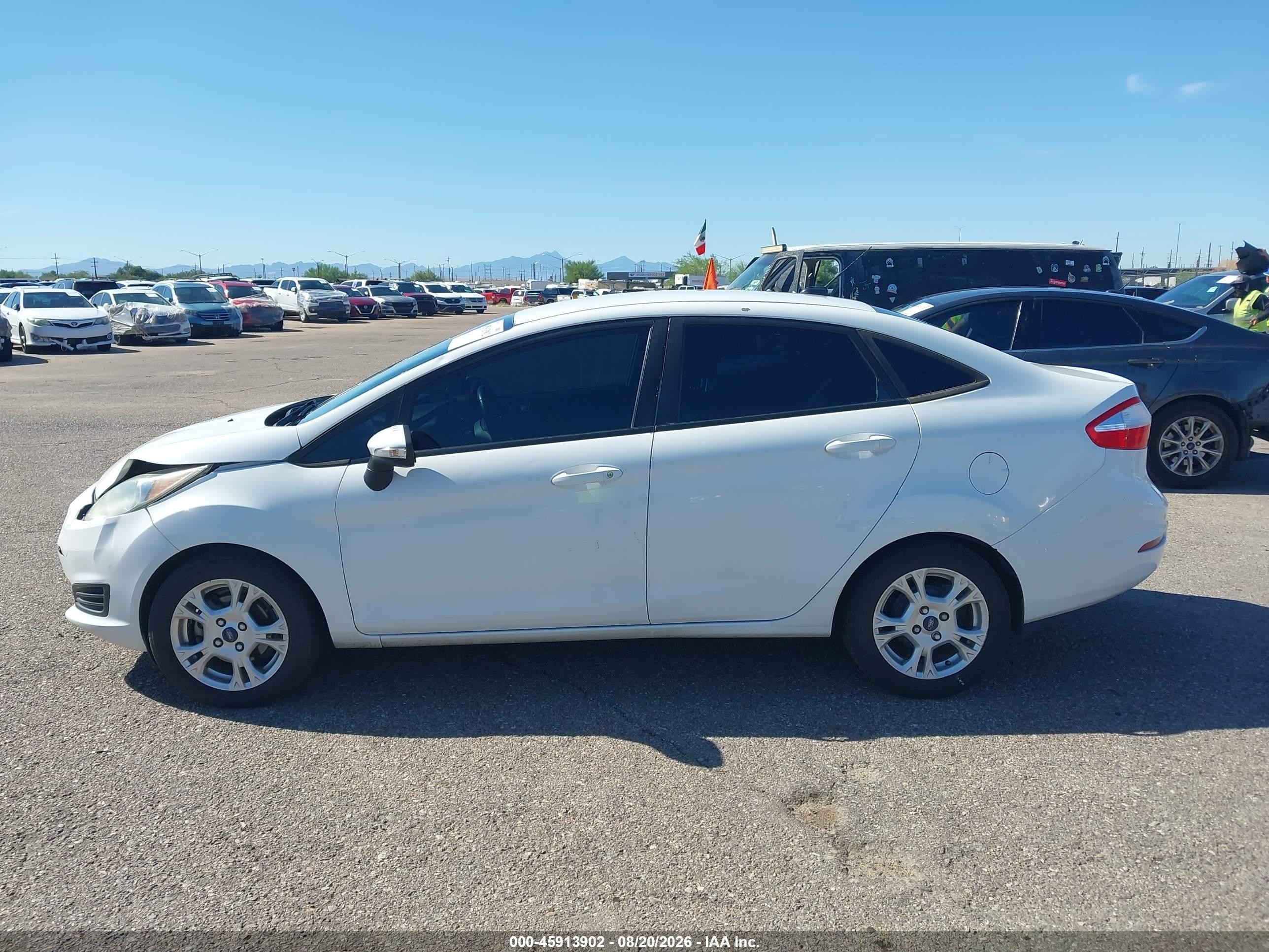 2015 Ford Fiesta Se White vin: 3FADP4BJ9FM211381