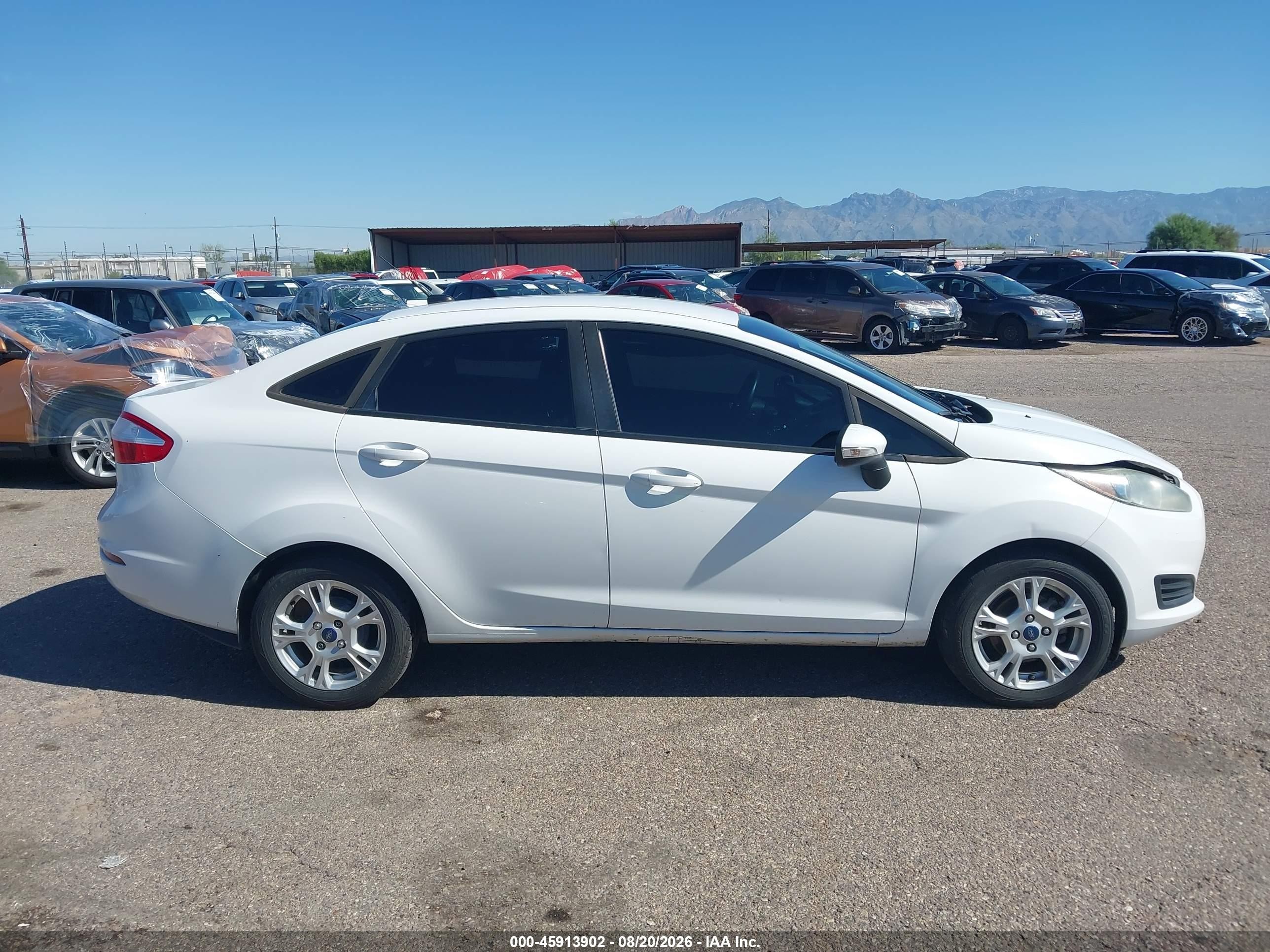 2015 Ford Fiesta Se White vin: 3FADP4BJ9FM211381