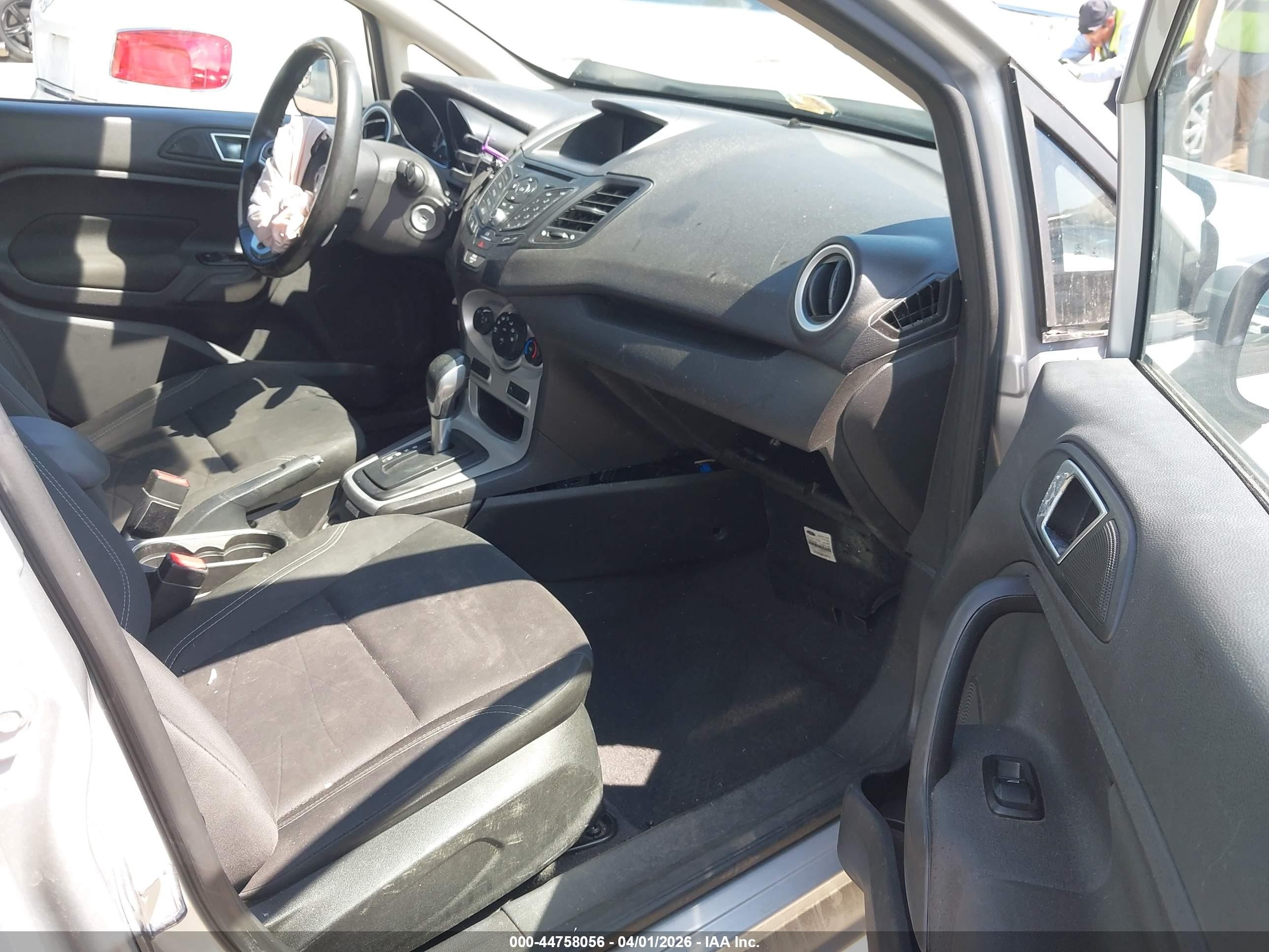 2015 Ford Fiesta Se Silver vin: 3FADP4BJ9FM223756