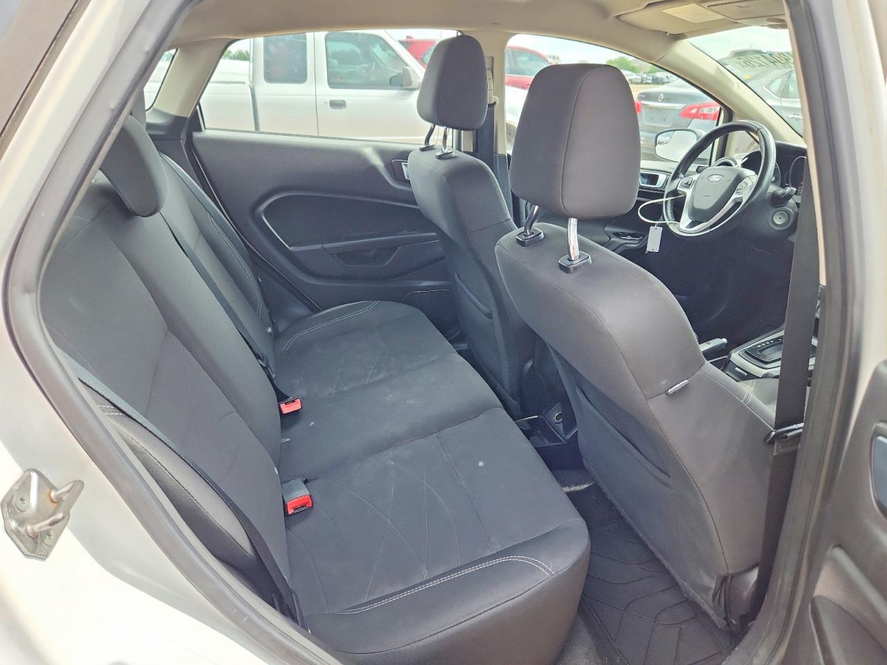 2016 Ford Fiesta Se White vin: 3FADP4BJ9GM107703