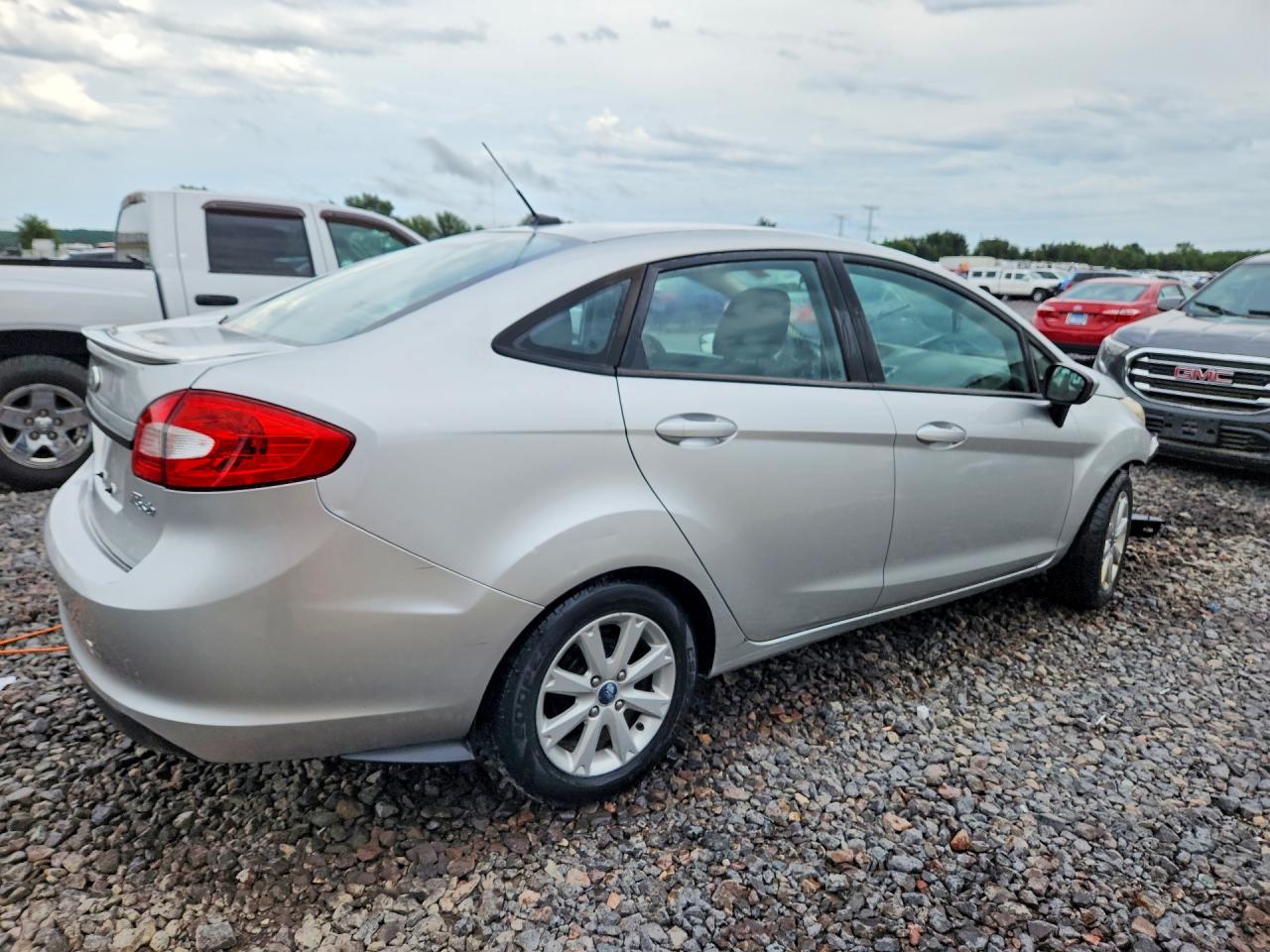 2011 Ford Fiesta Se Silver vin: 3FADP4BJXBM129220