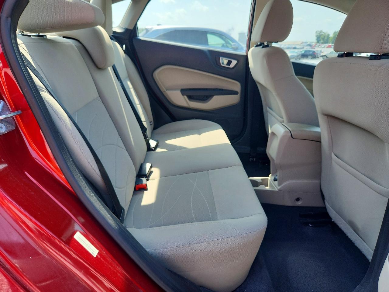 2015 Ford Fiesta Se Red vin: 3FADP4BJXFM110074