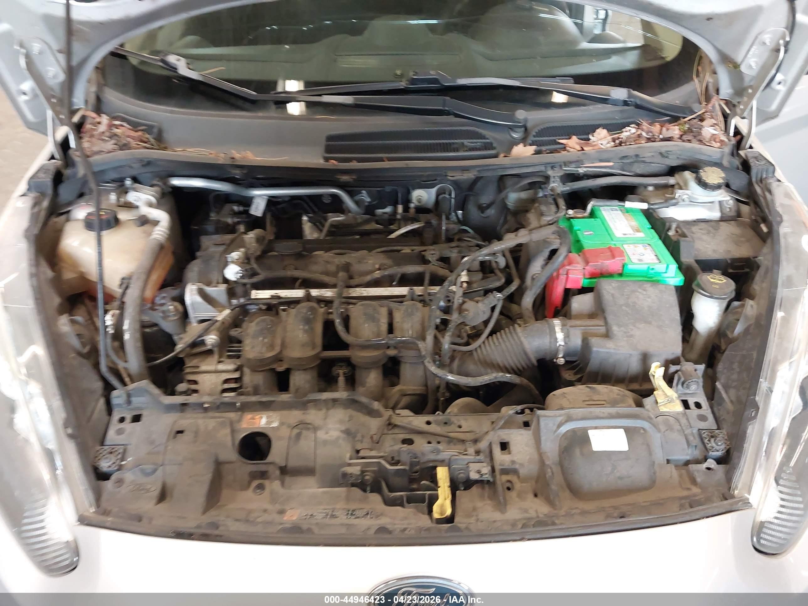 2015 Ford Fiesta Se Серебряный vin: 3FADP4BJXFM118157