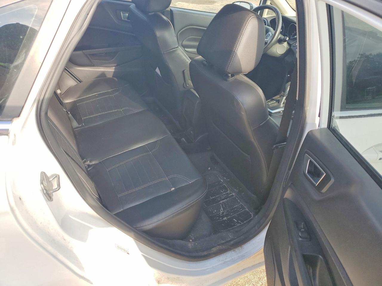 2015 Ford Fiesta Titanium White vin: 3FADP4CJ0FM184151