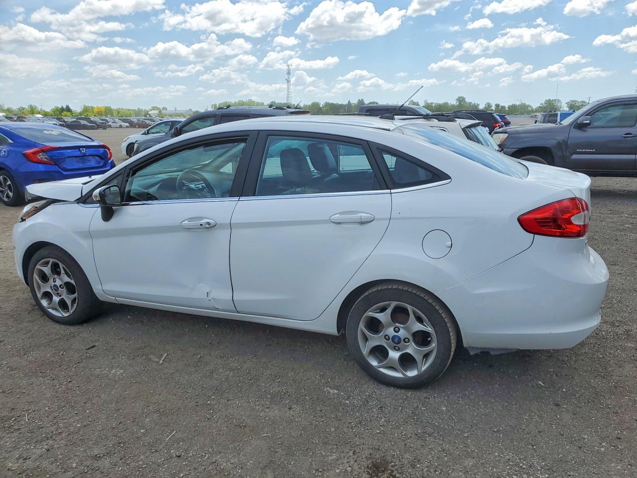 2011 Ford Fiesta White vin: 3FADP4CJ2BM104827