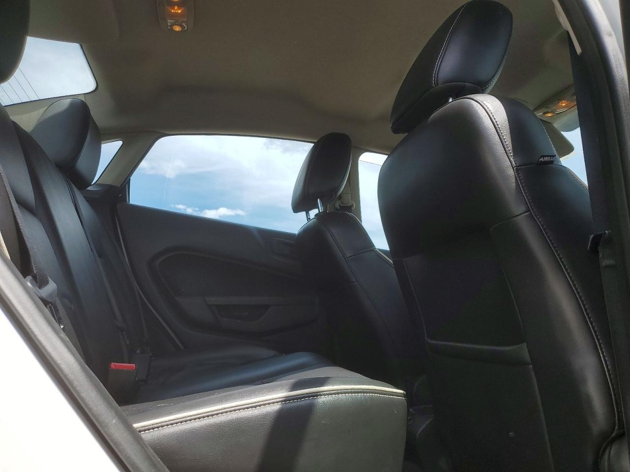 2011 Ford Fiesta White vin: 3FADP4CJ2BM104827