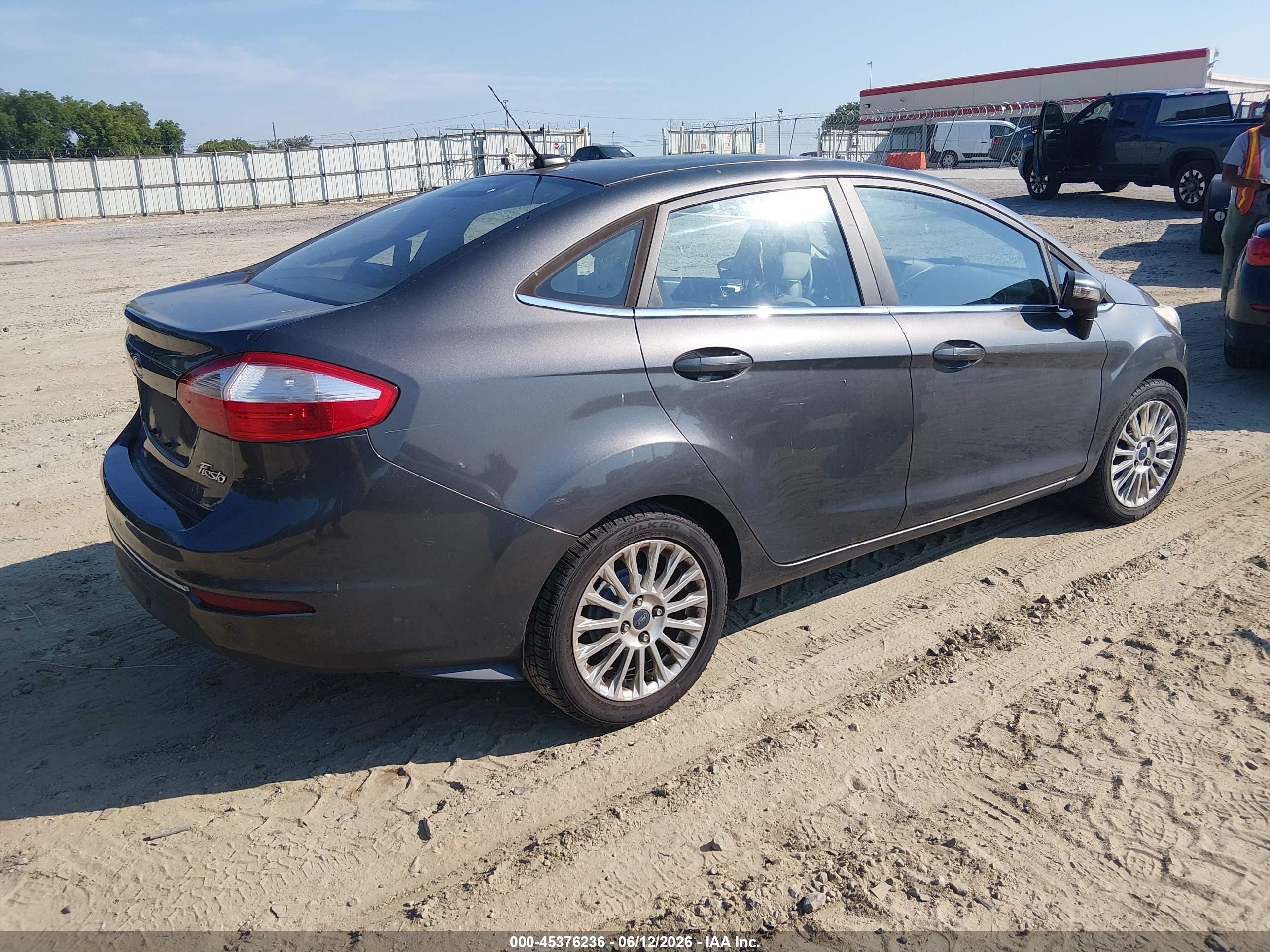 2015 Ford Fiesta Titanium Серый vin: 3FADP4CJ3FM200522