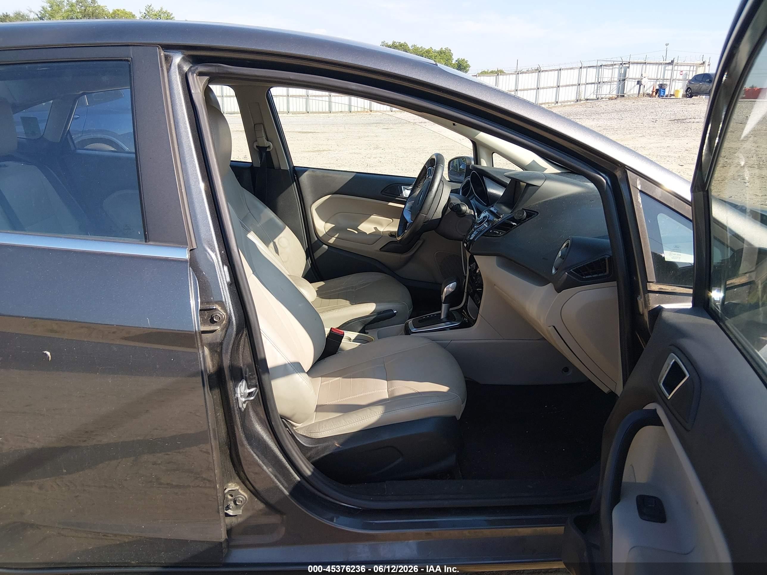 2015 Ford Fiesta Titanium Серый vin: 3FADP4CJ3FM200522