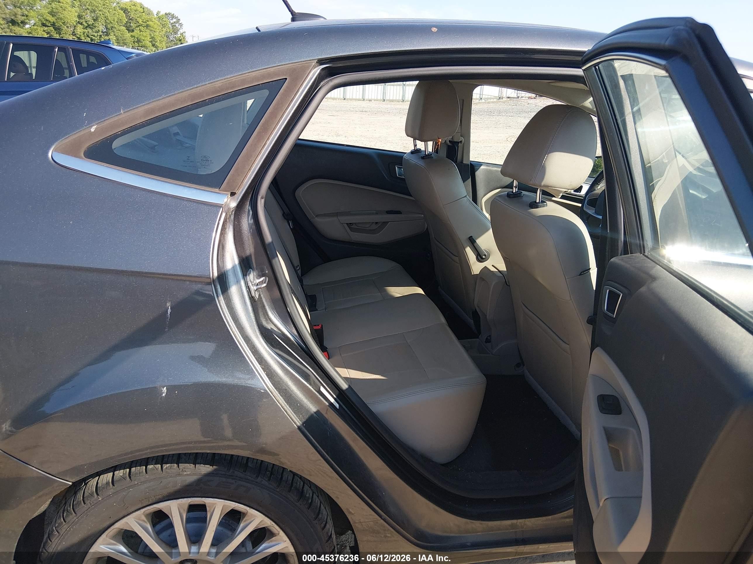 2015 Ford Fiesta Titanium Серый vin: 3FADP4CJ3FM200522