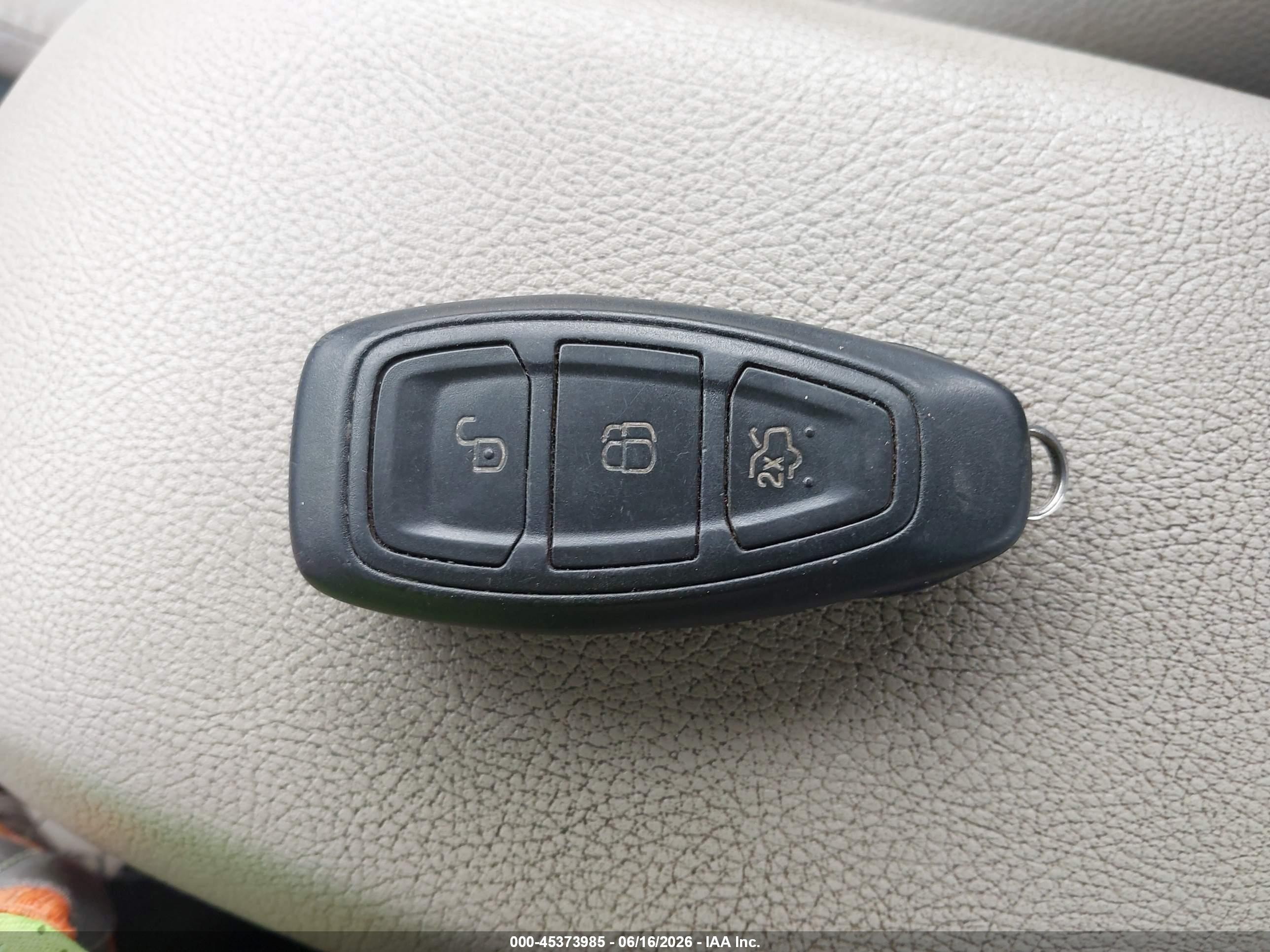 2015 Ford Fiesta Titanium White vin: 3FADP4CJ3FM205445