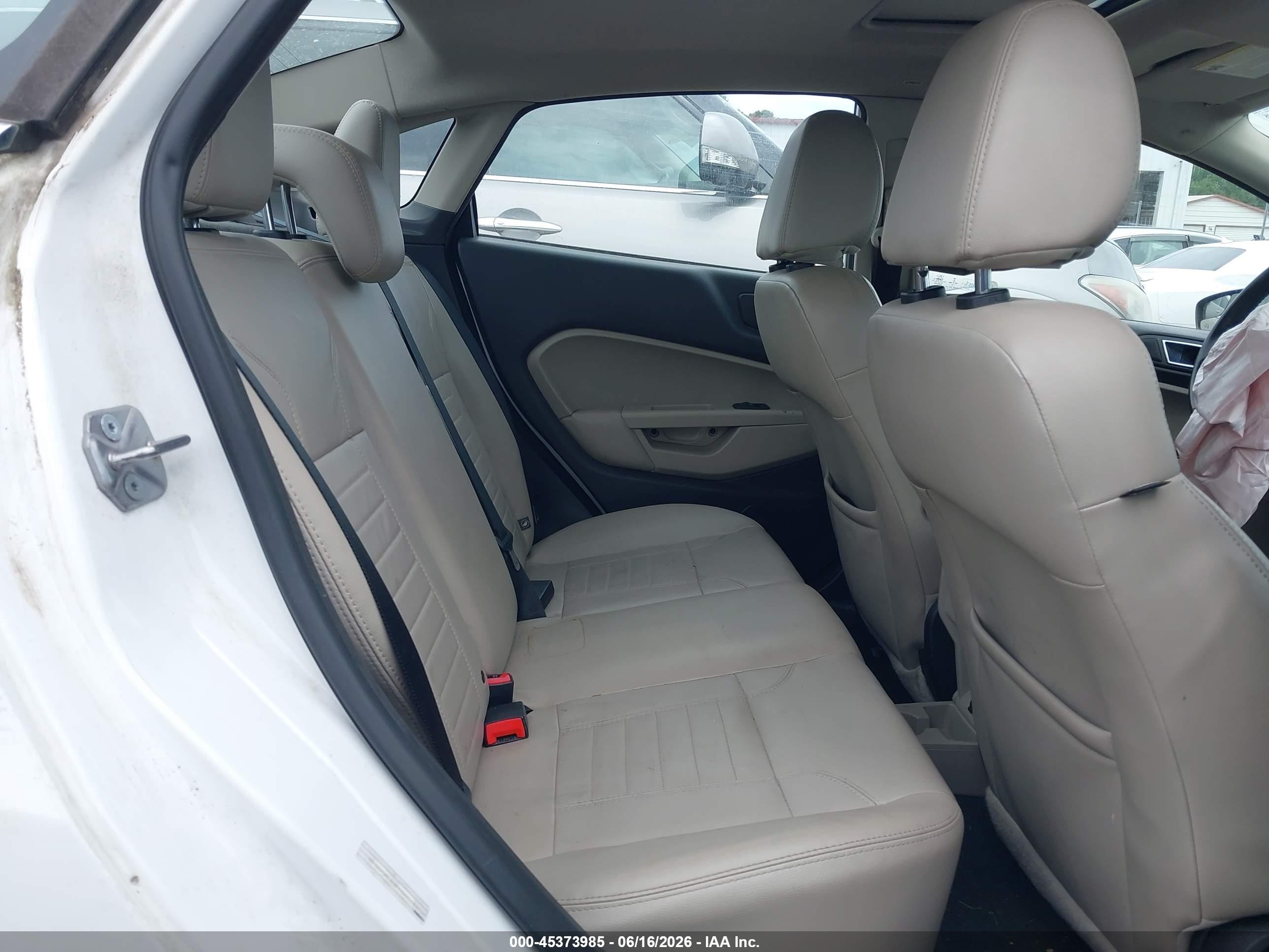 2015 Ford Fiesta Titanium White vin: 3FADP4CJ3FM205445