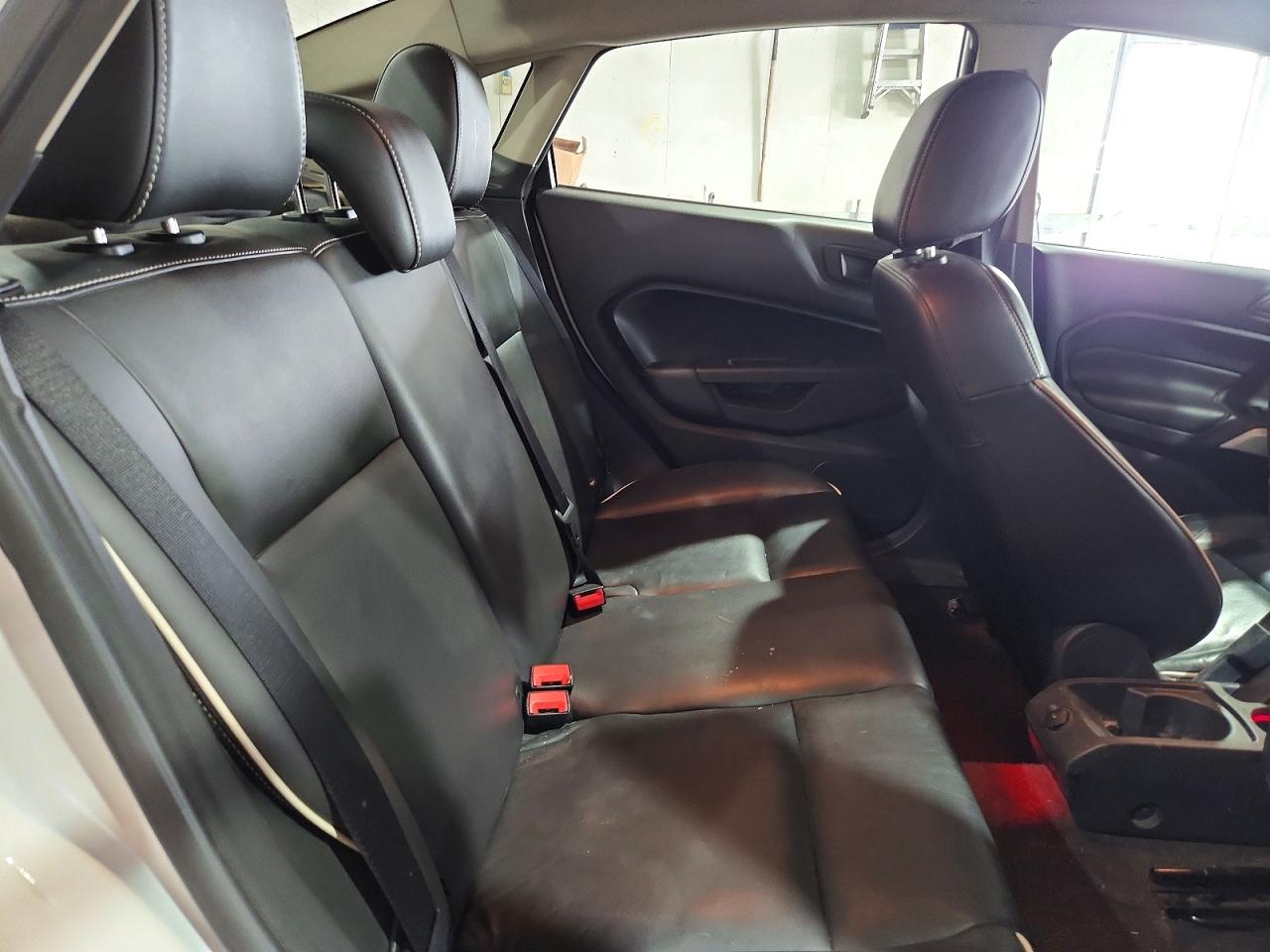 2011 Ford Fiesta Sel Белый vin: 3FADP4CJ7BM100191