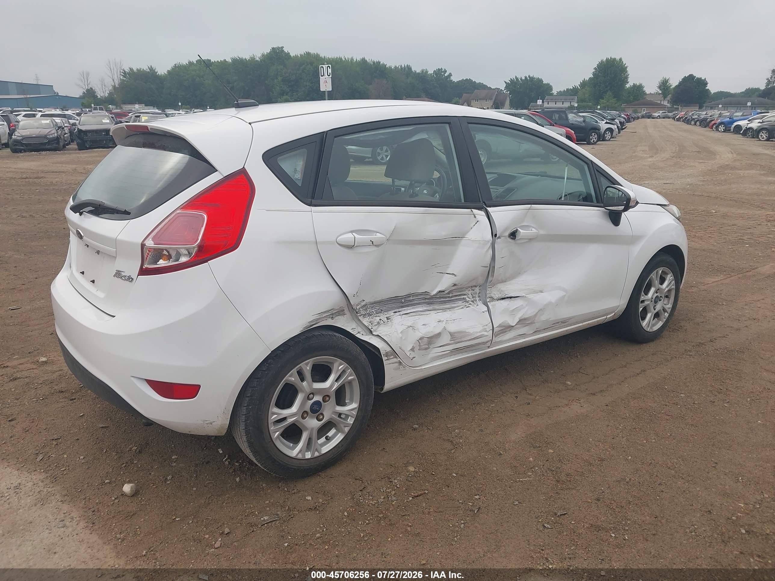 2015 Ford Fiesta Se Белый vin: 3FADP4EJ0FM105395