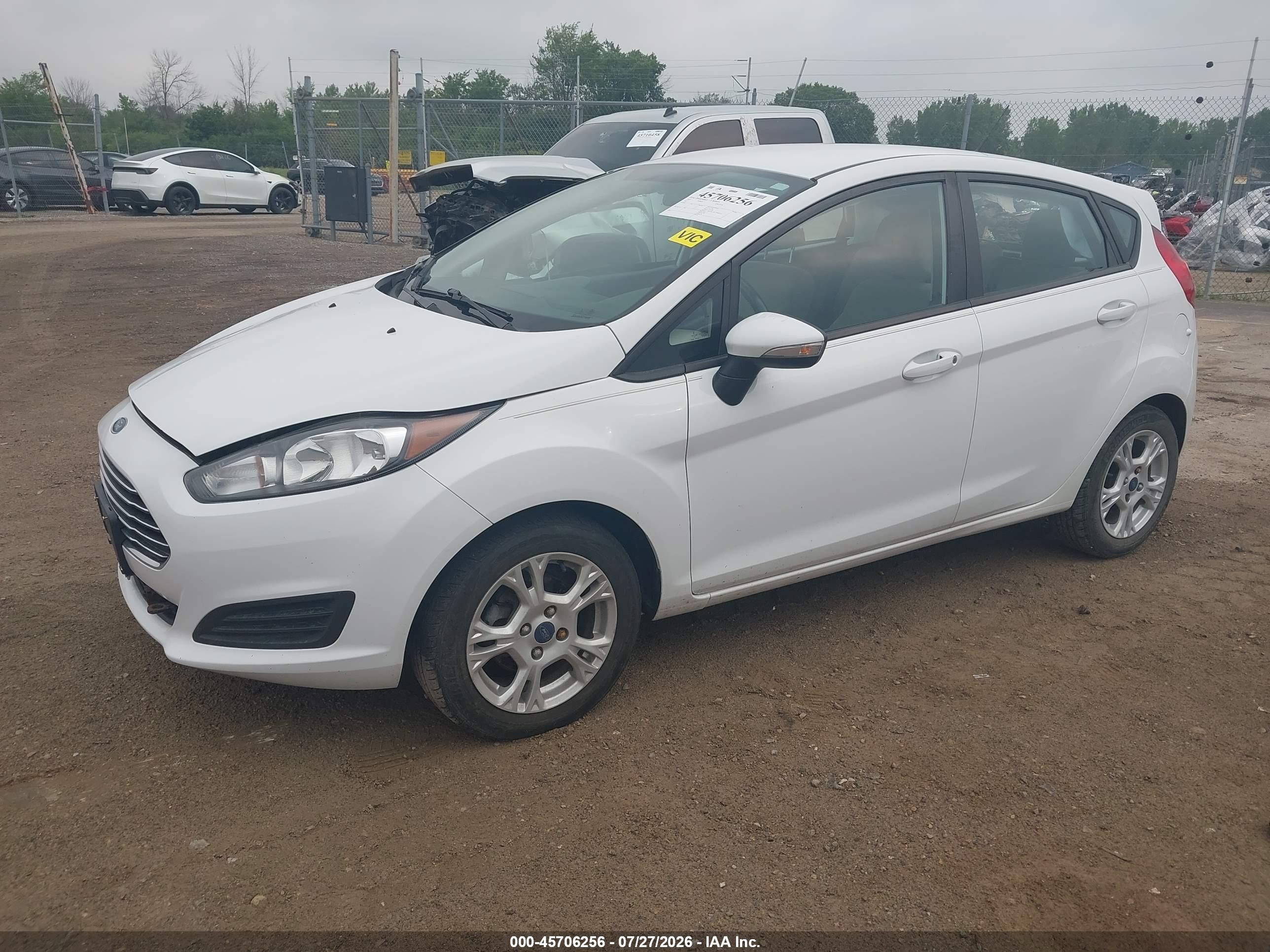 2015 Ford Fiesta Se Белый vin: 3FADP4EJ0FM105395