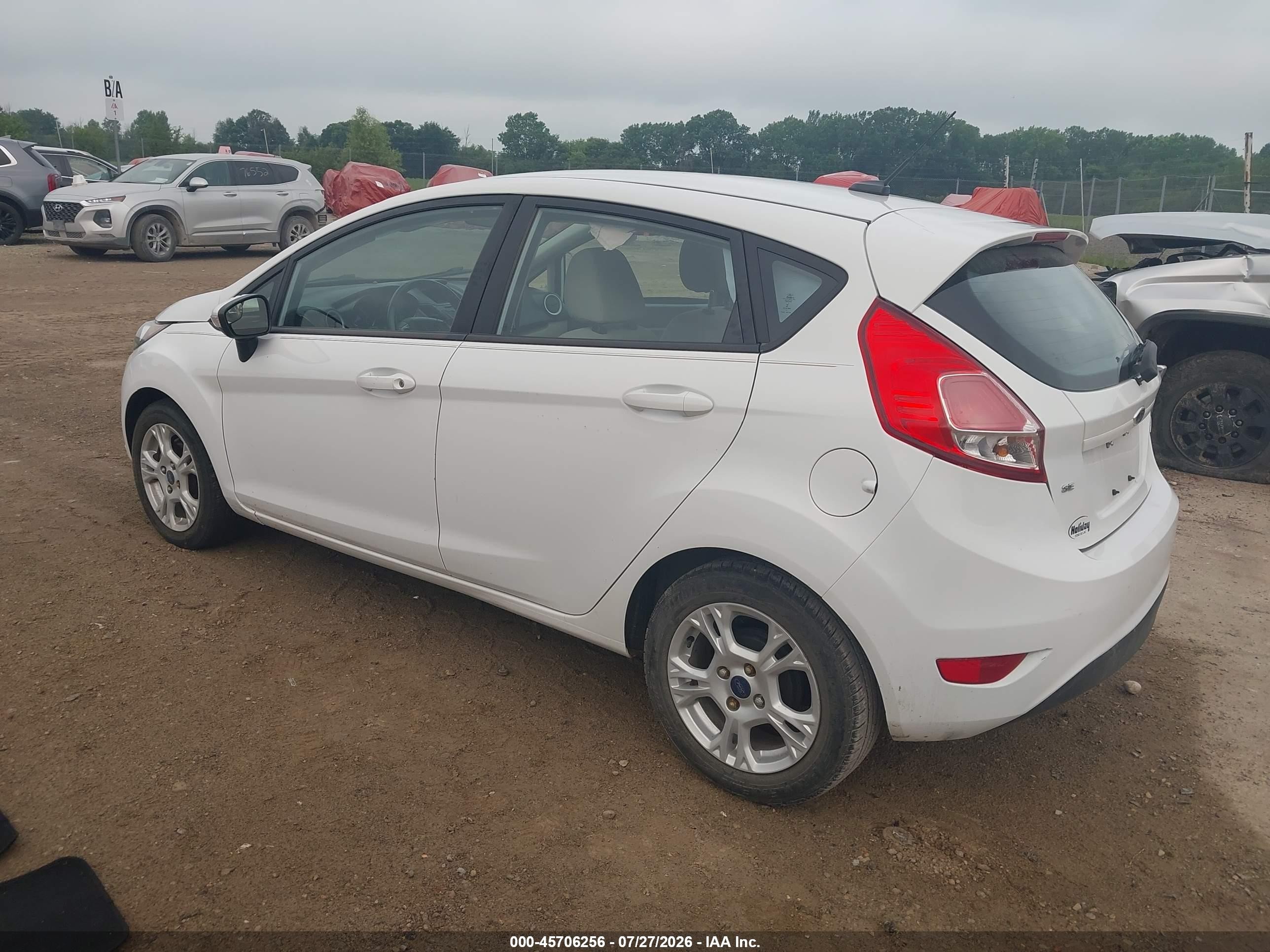 2015 Ford Fiesta Se Белый vin: 3FADP4EJ0FM105395