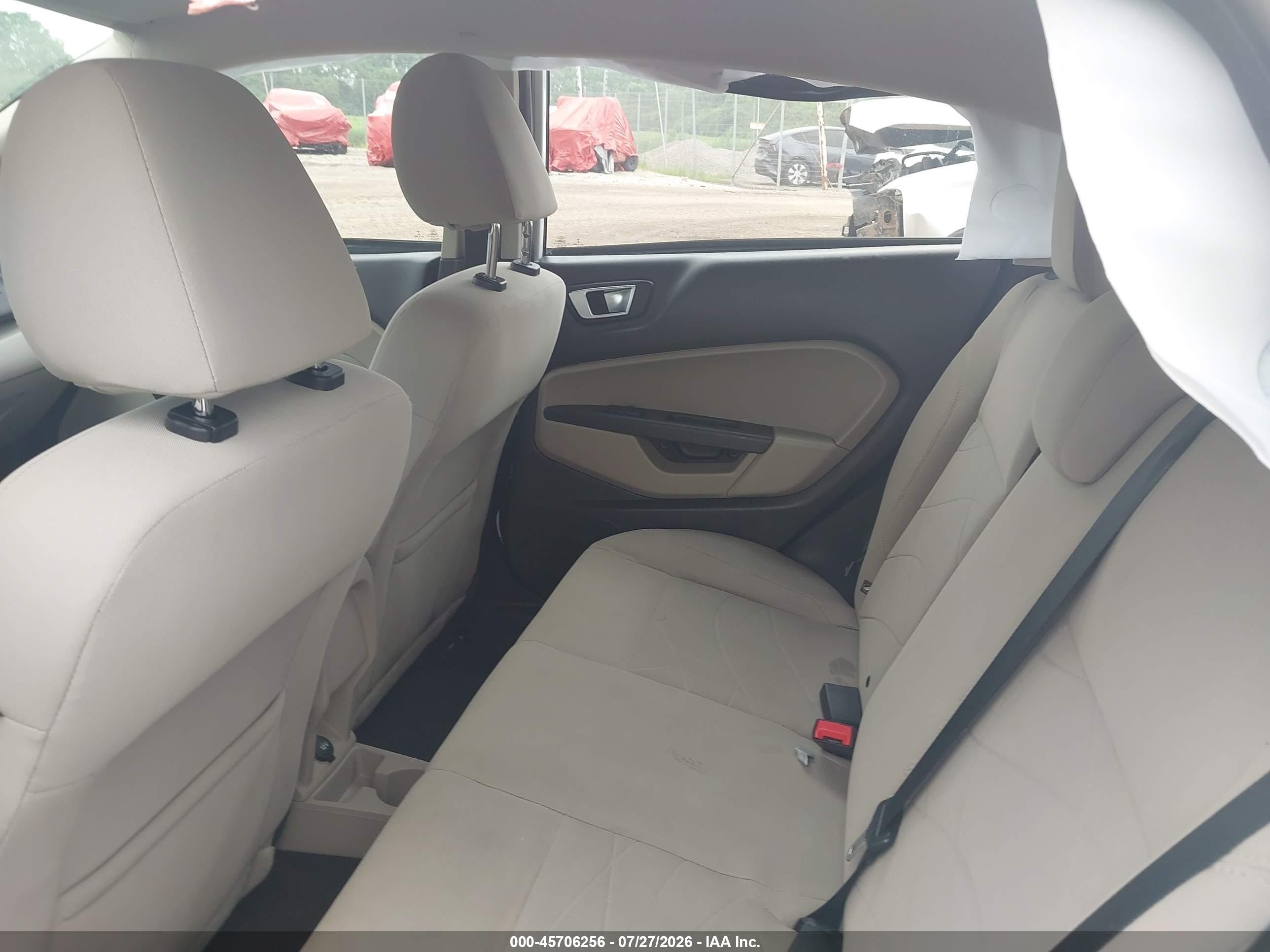 2015 Ford Fiesta Se Белый vin: 3FADP4EJ0FM105395