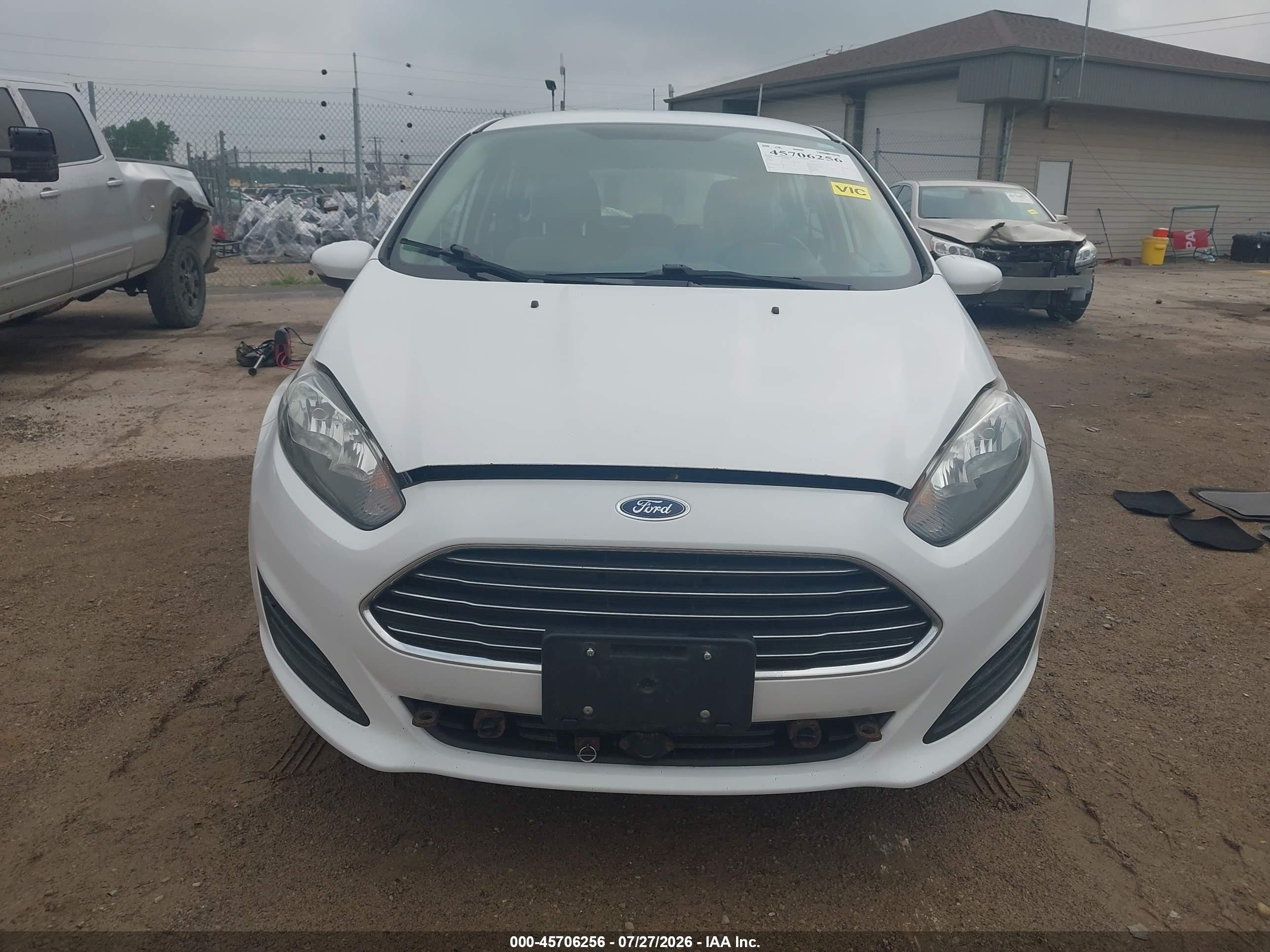 2015 Ford Fiesta Se Белый vin: 3FADP4EJ0FM105395