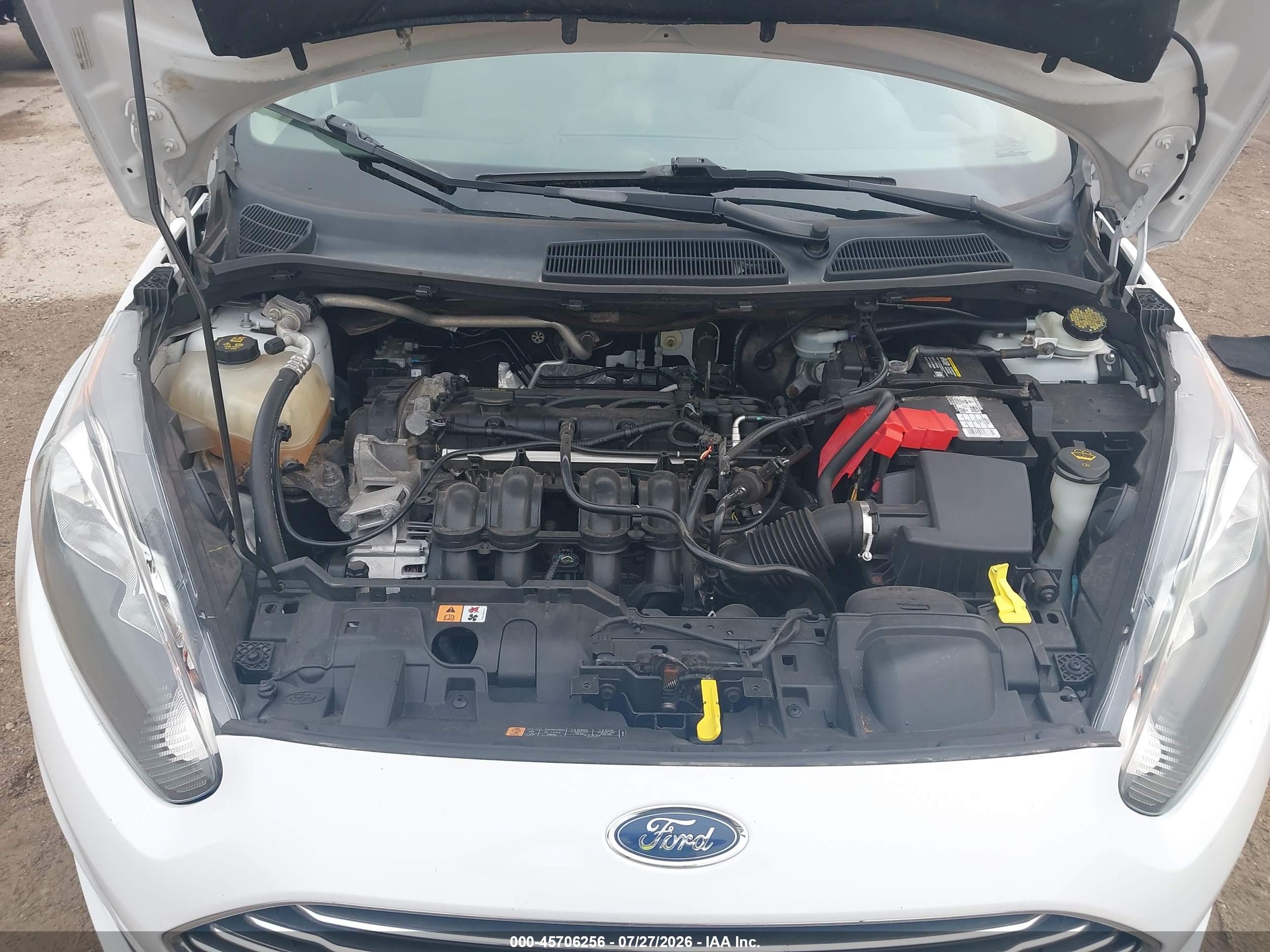 2015 Ford Fiesta Se Белый vin: 3FADP4EJ0FM105395