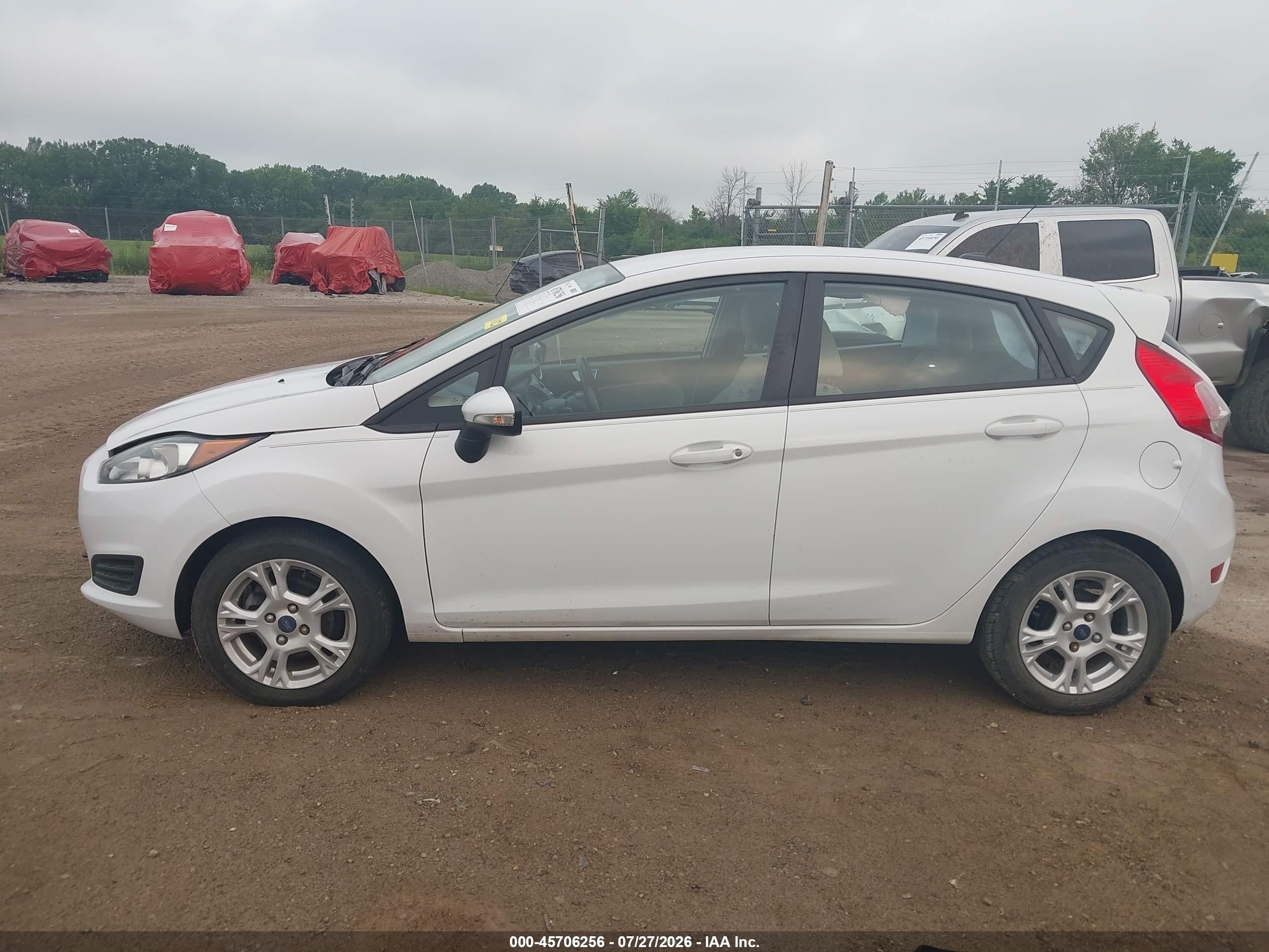 2015 Ford Fiesta Se Белый vin: 3FADP4EJ0FM105395