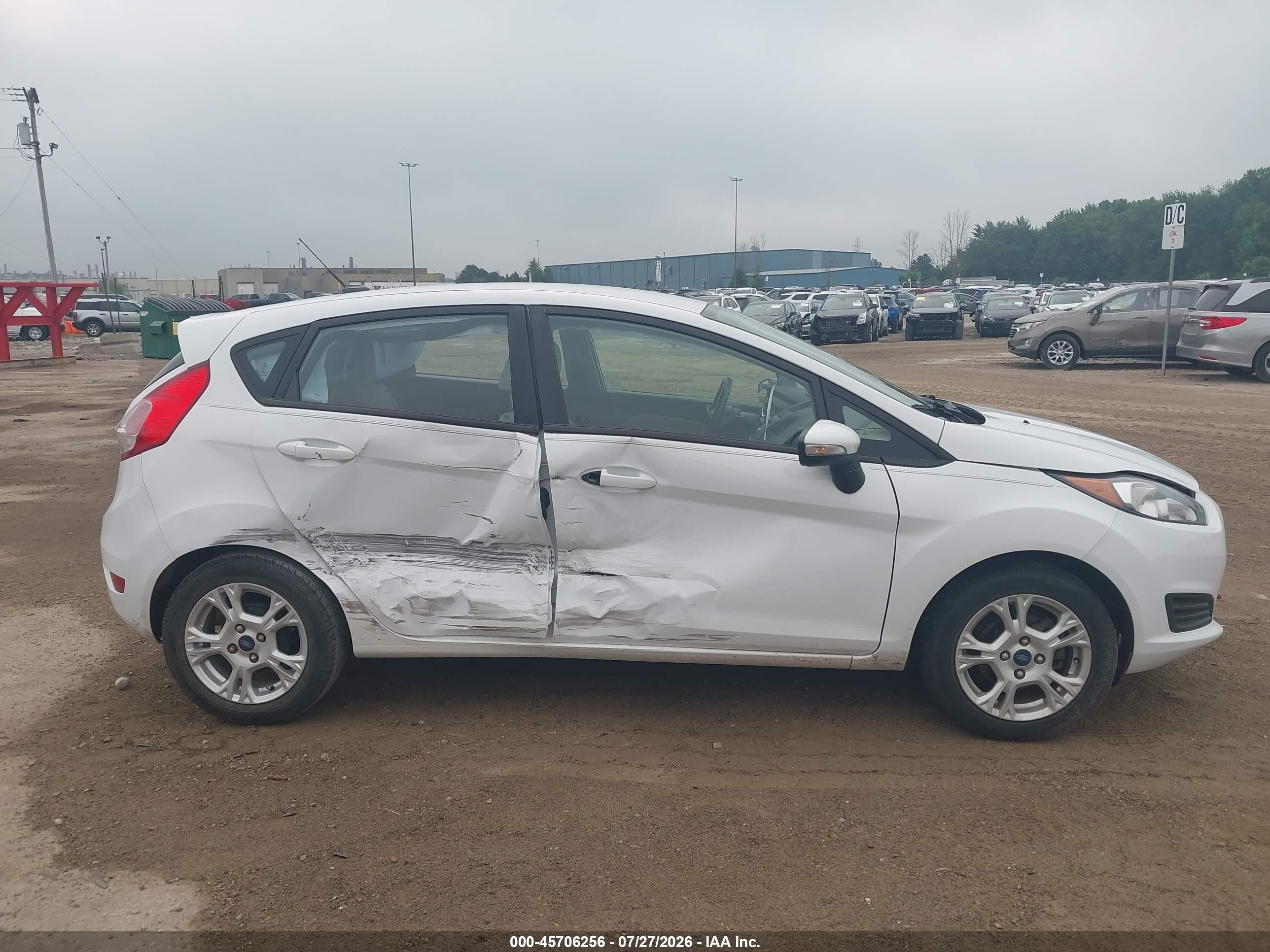 2015 Ford Fiesta Se Белый vin: 3FADP4EJ0FM105395