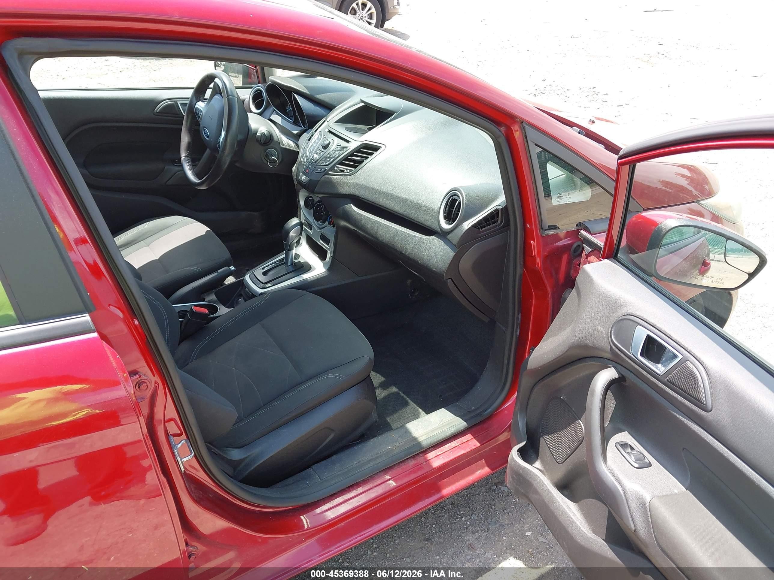2015 Ford Fiesta Se Red vin: 3FADP4EJ0FM147937