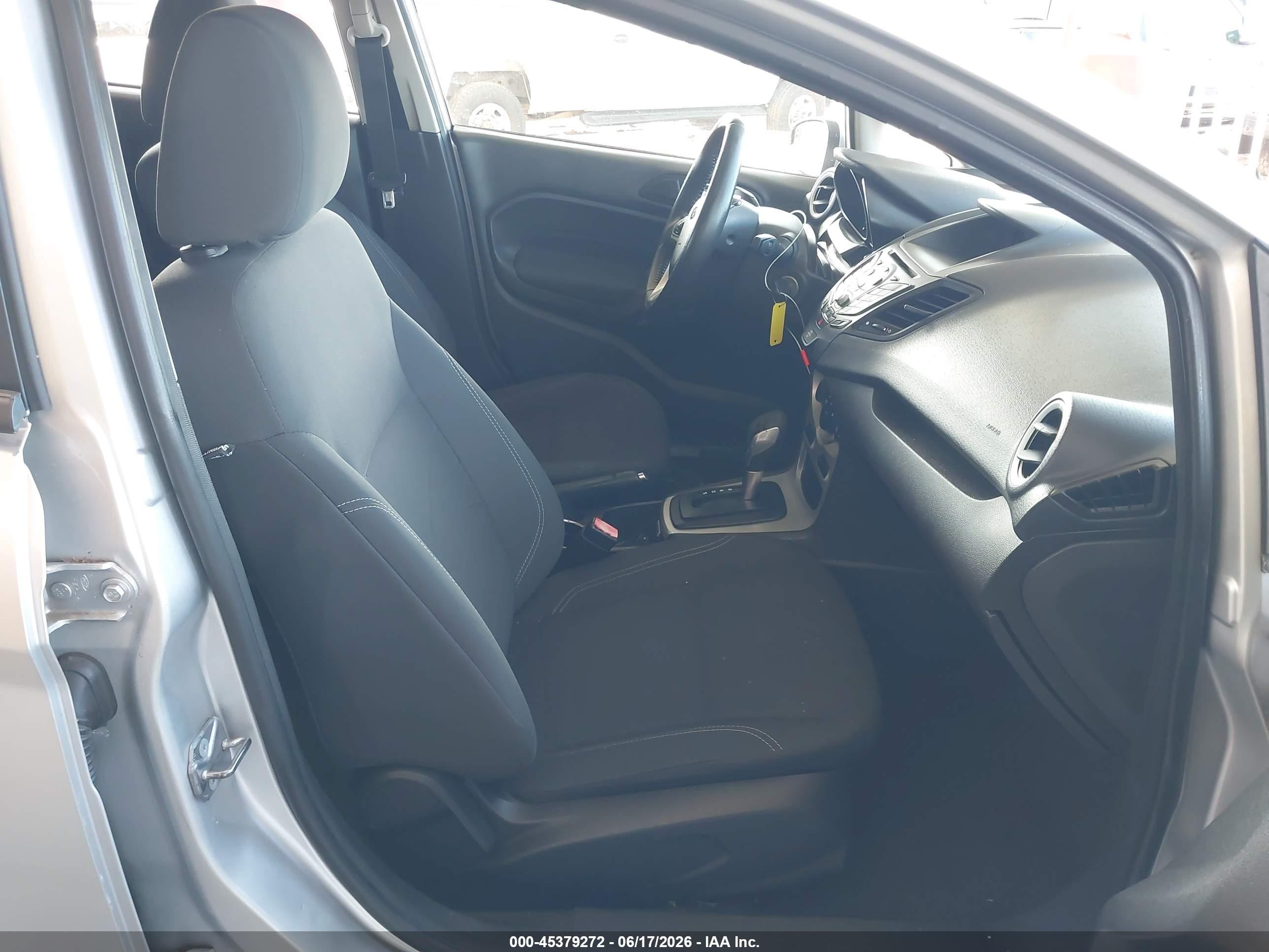 2015 Ford Fiesta Se Silver vin: 3FADP4EJ0FM211636