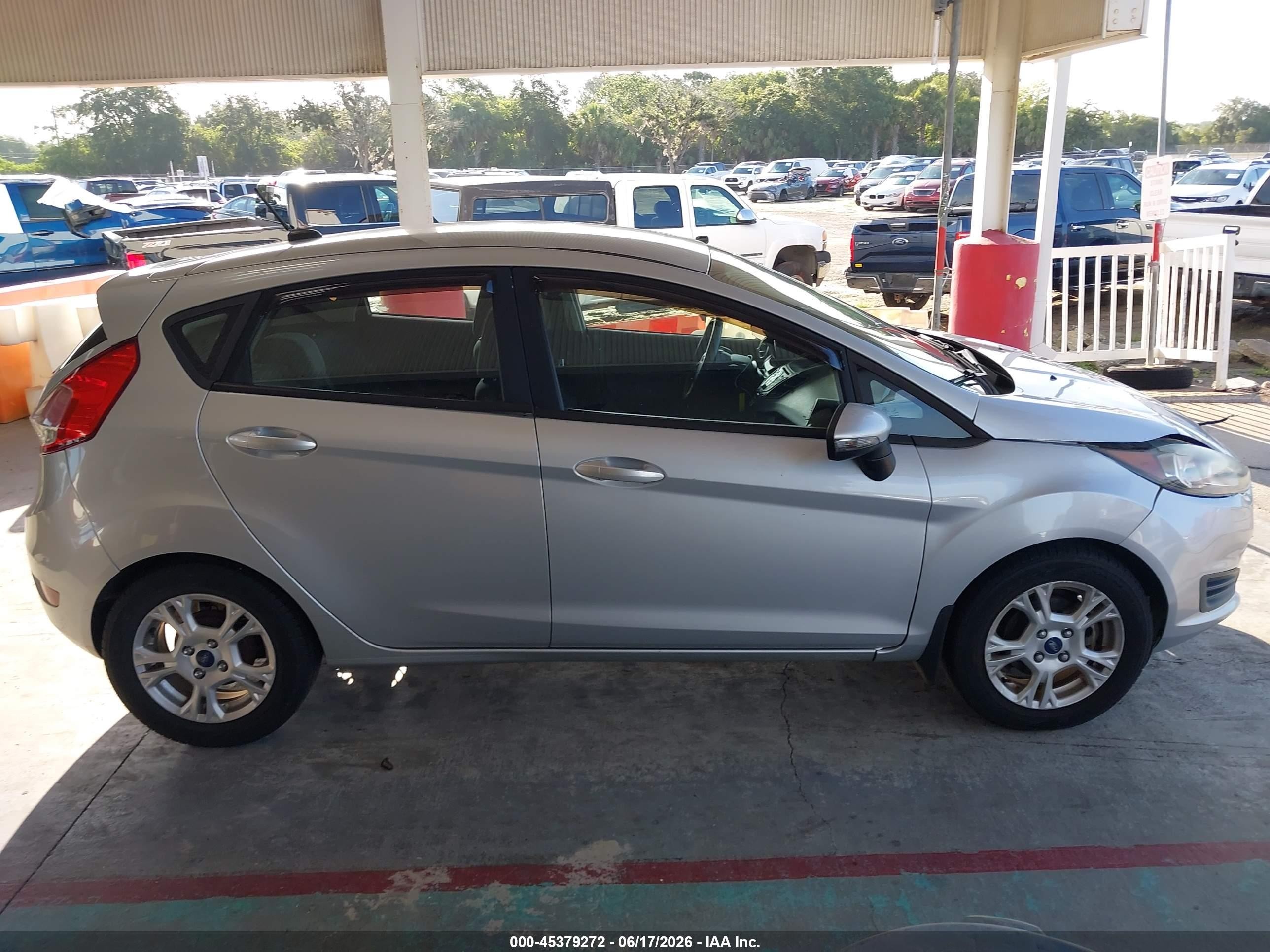 2015 Ford Fiesta Se Silver vin: 3FADP4EJ0FM211636