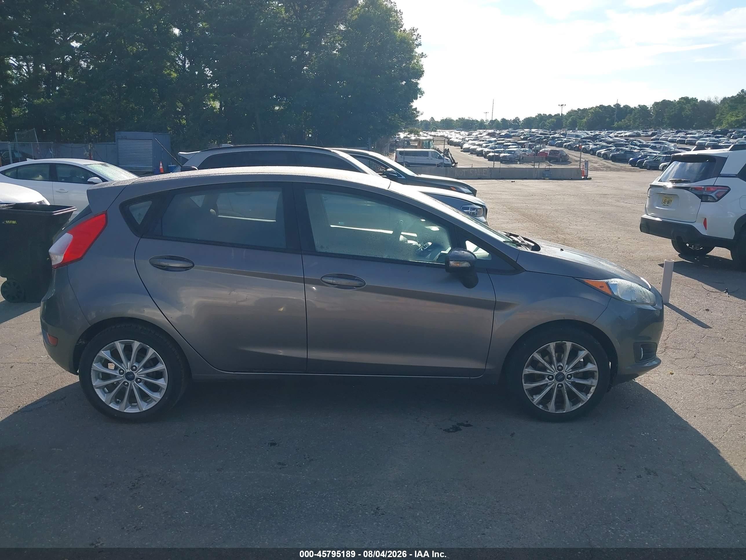 2014 Ford Fiesta Se Gray vin: 3FADP4EJ1EM122785