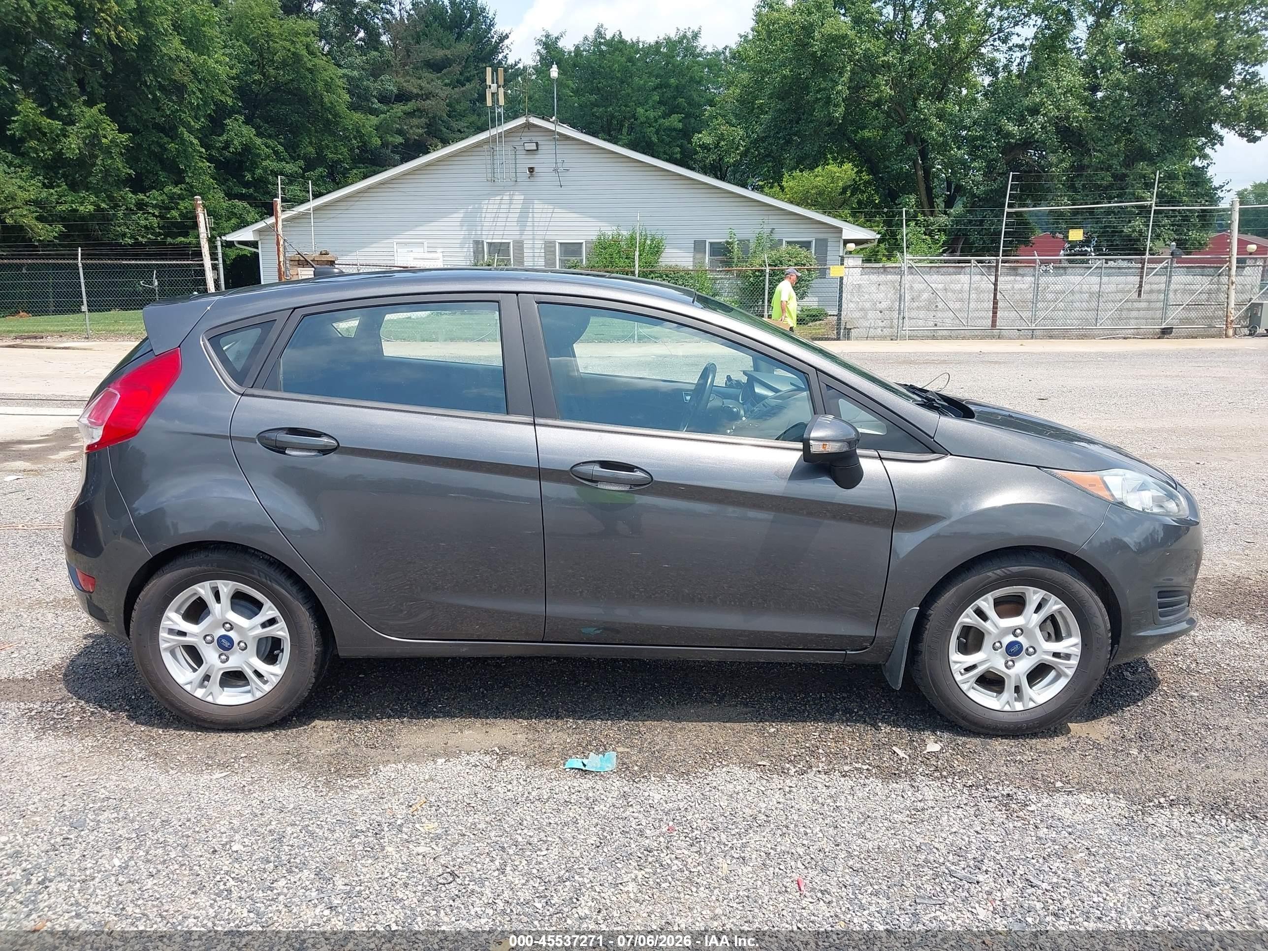2015 Ford Fiesta Se Gray vin: 3FADP4EJ1FM175648