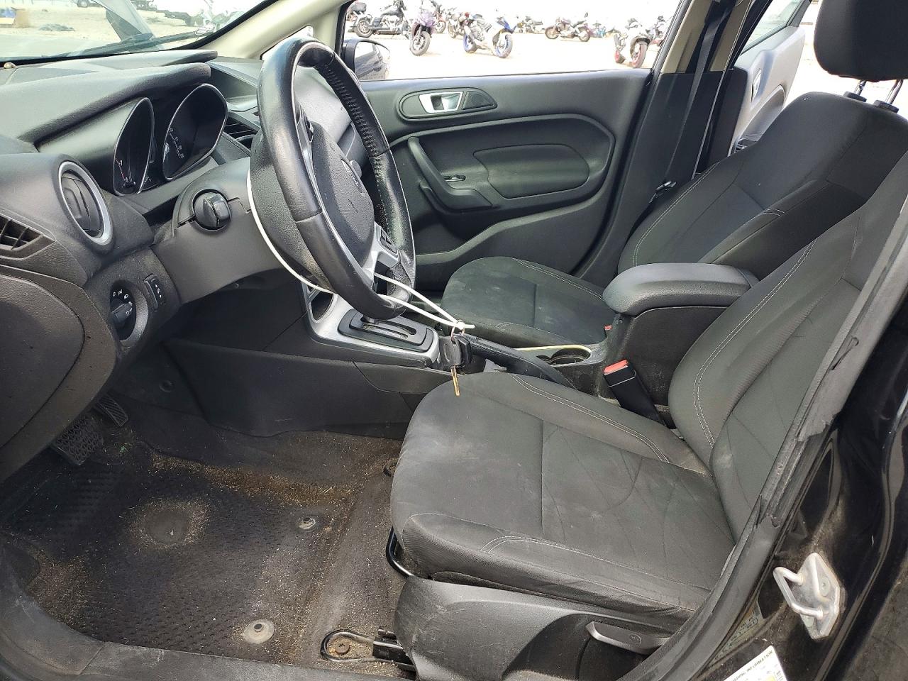 2015 Ford Fiesta Se Черный vin: 3FADP4EJ1FM221091