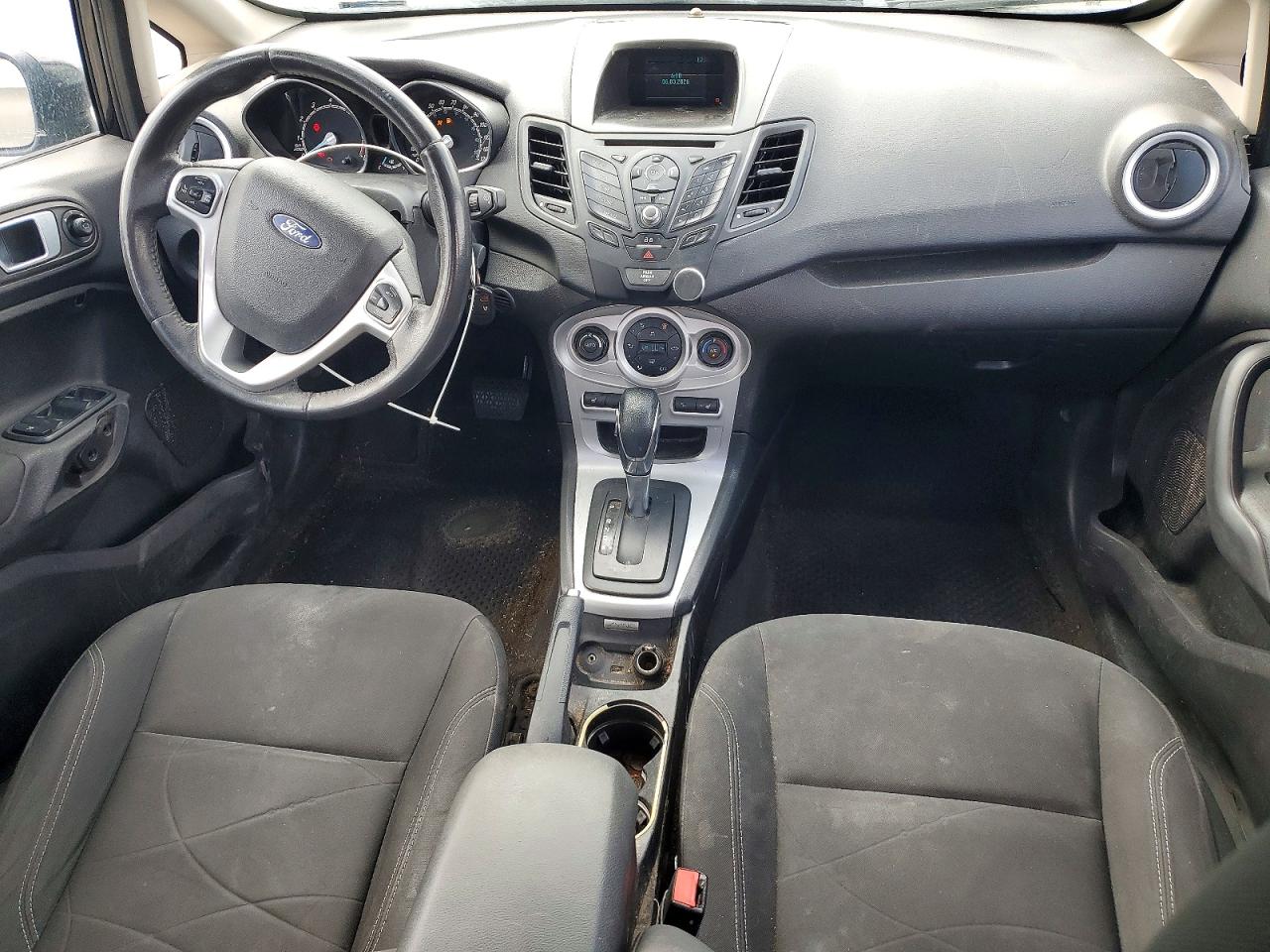 2015 Ford Fiesta Se Черный vin: 3FADP4EJ1FM221091