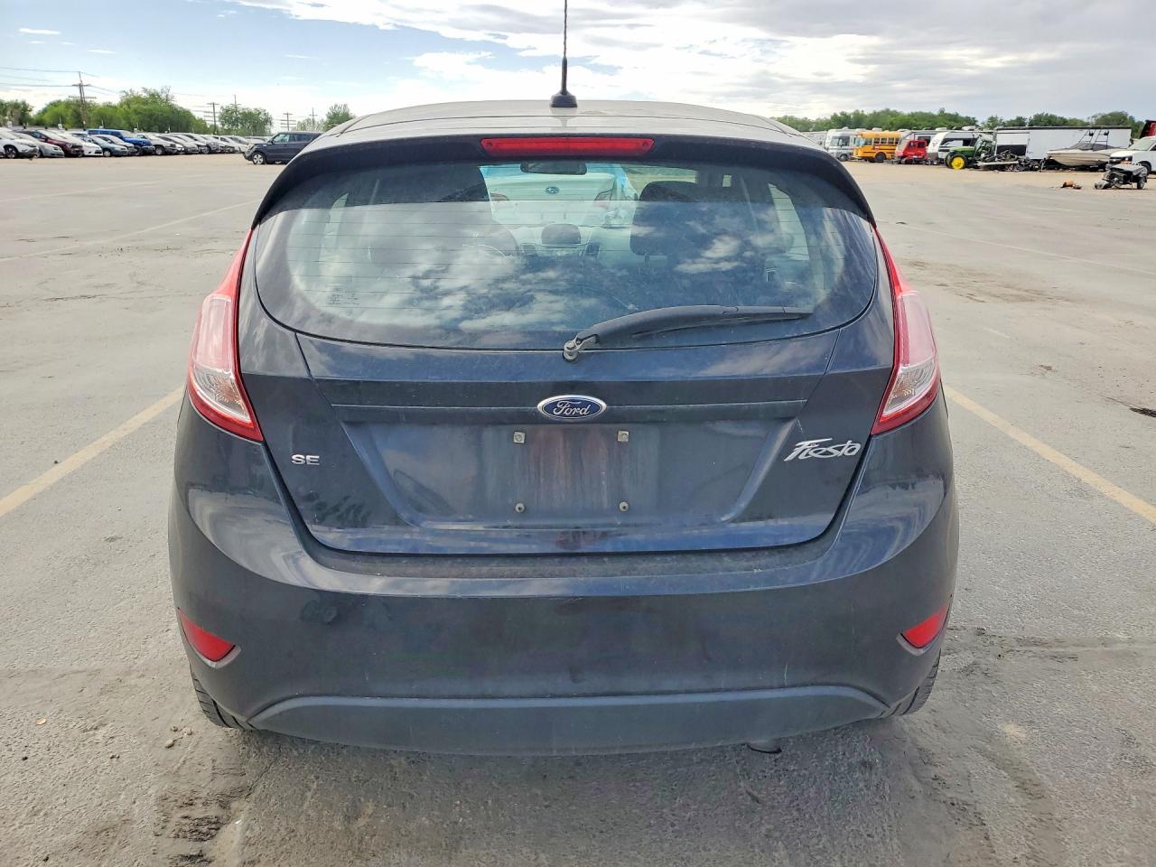 2015 Ford Fiesta Se Черный vin: 3FADP4EJ1FM221091
