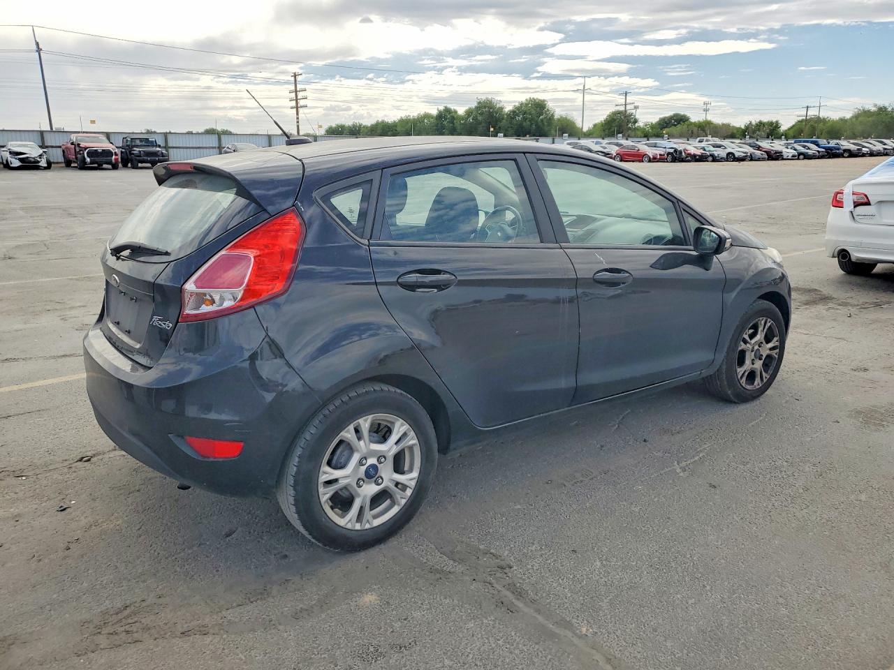 2015 Ford Fiesta Se Черный vin: 3FADP4EJ1FM221091