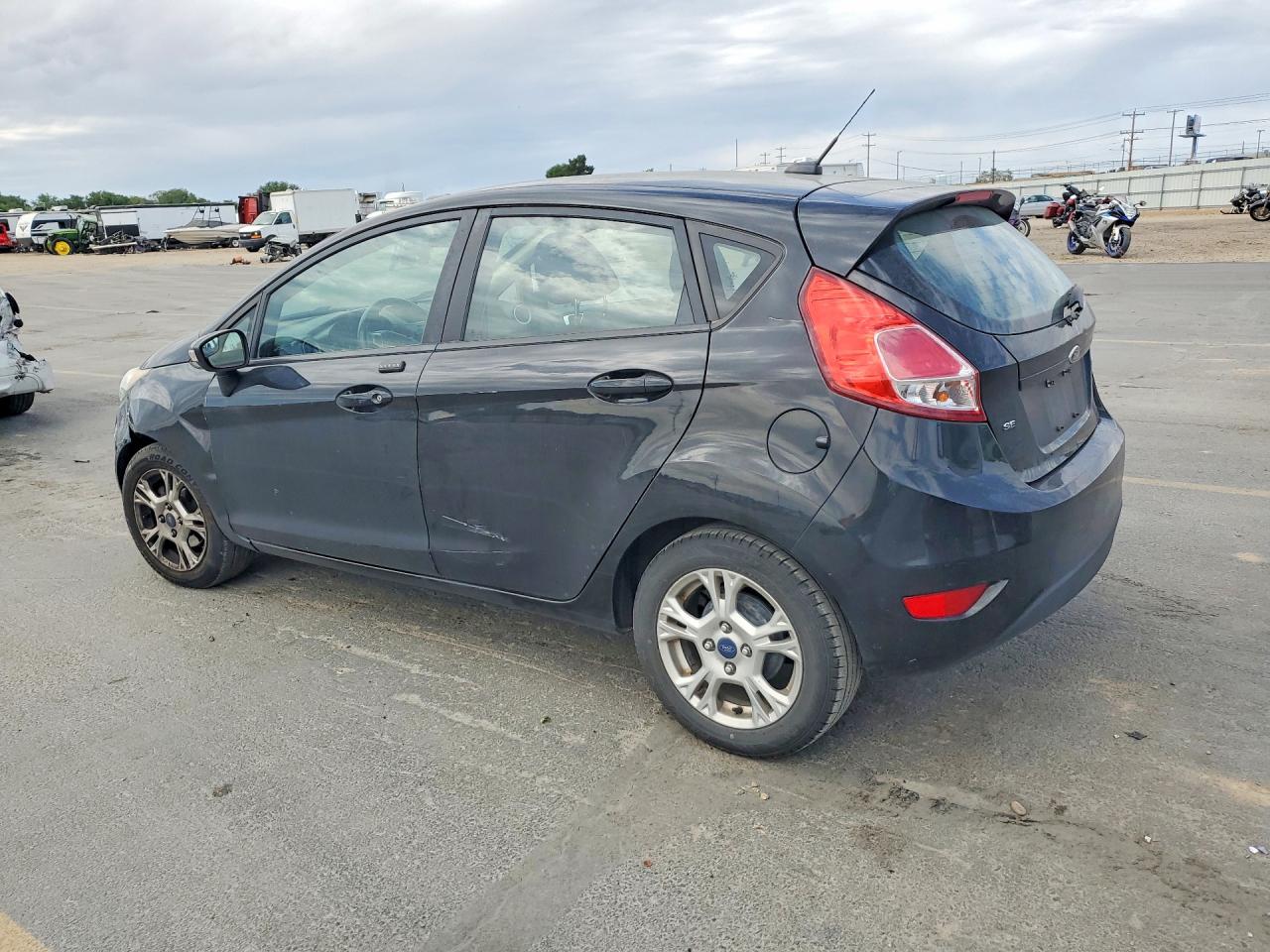 2015 Ford Fiesta Se Черный vin: 3FADP4EJ1FM221091