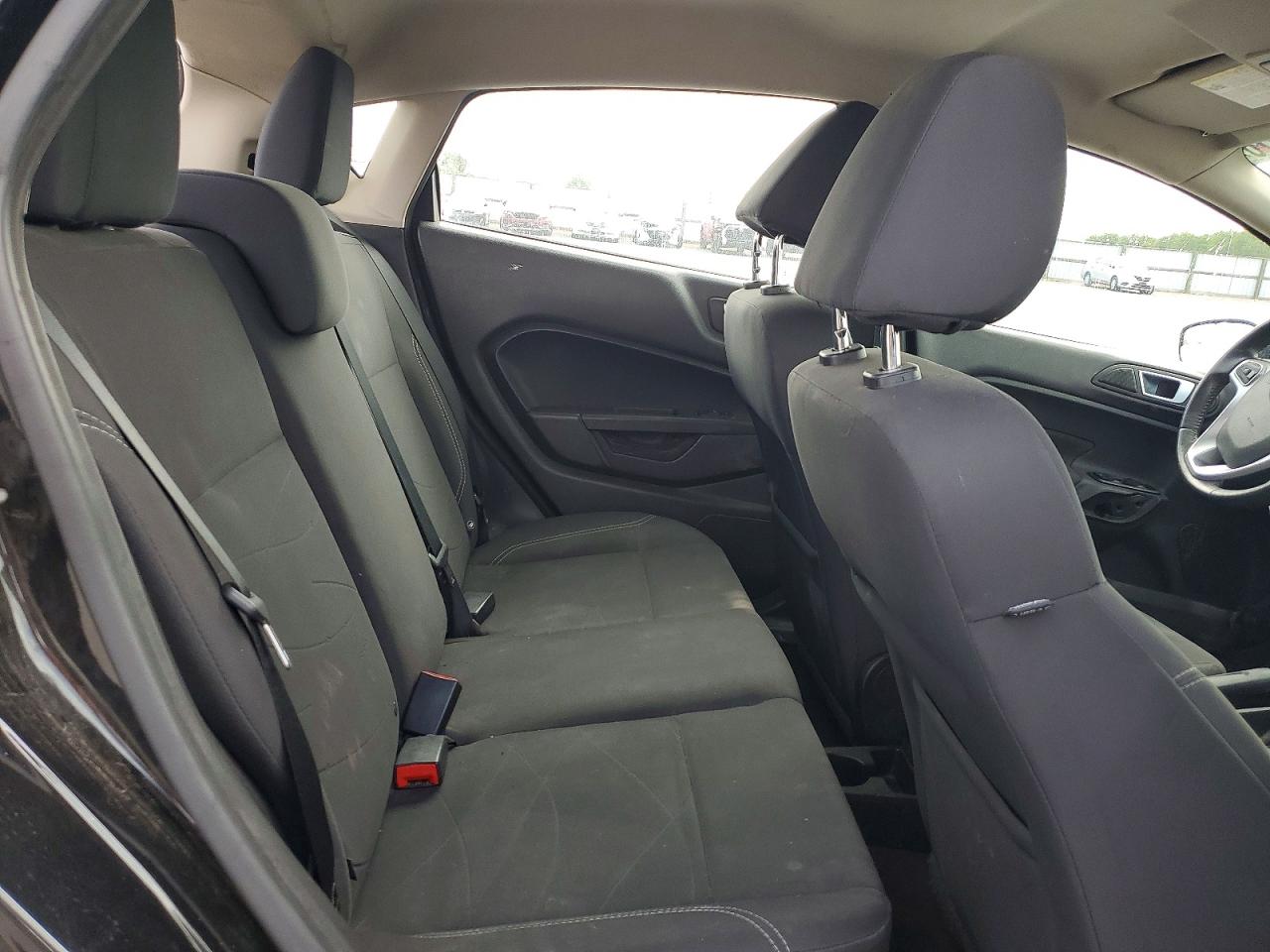 2015 Ford Fiesta Se Черный vin: 3FADP4EJ1FM221091