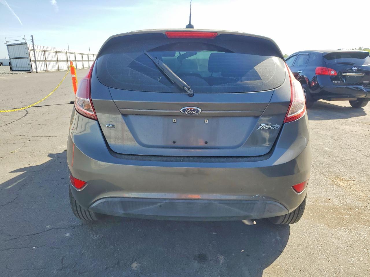 2016 Ford Fiesta Se Серый vin: 3FADP4EJ1GM174713