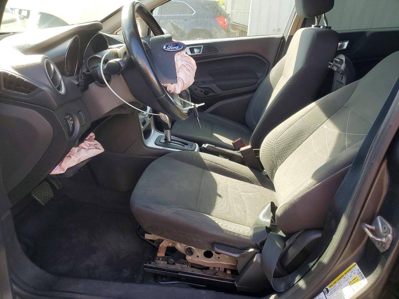 2016 Ford Fiesta Se Серый vin: 3FADP4EJ1GM174713