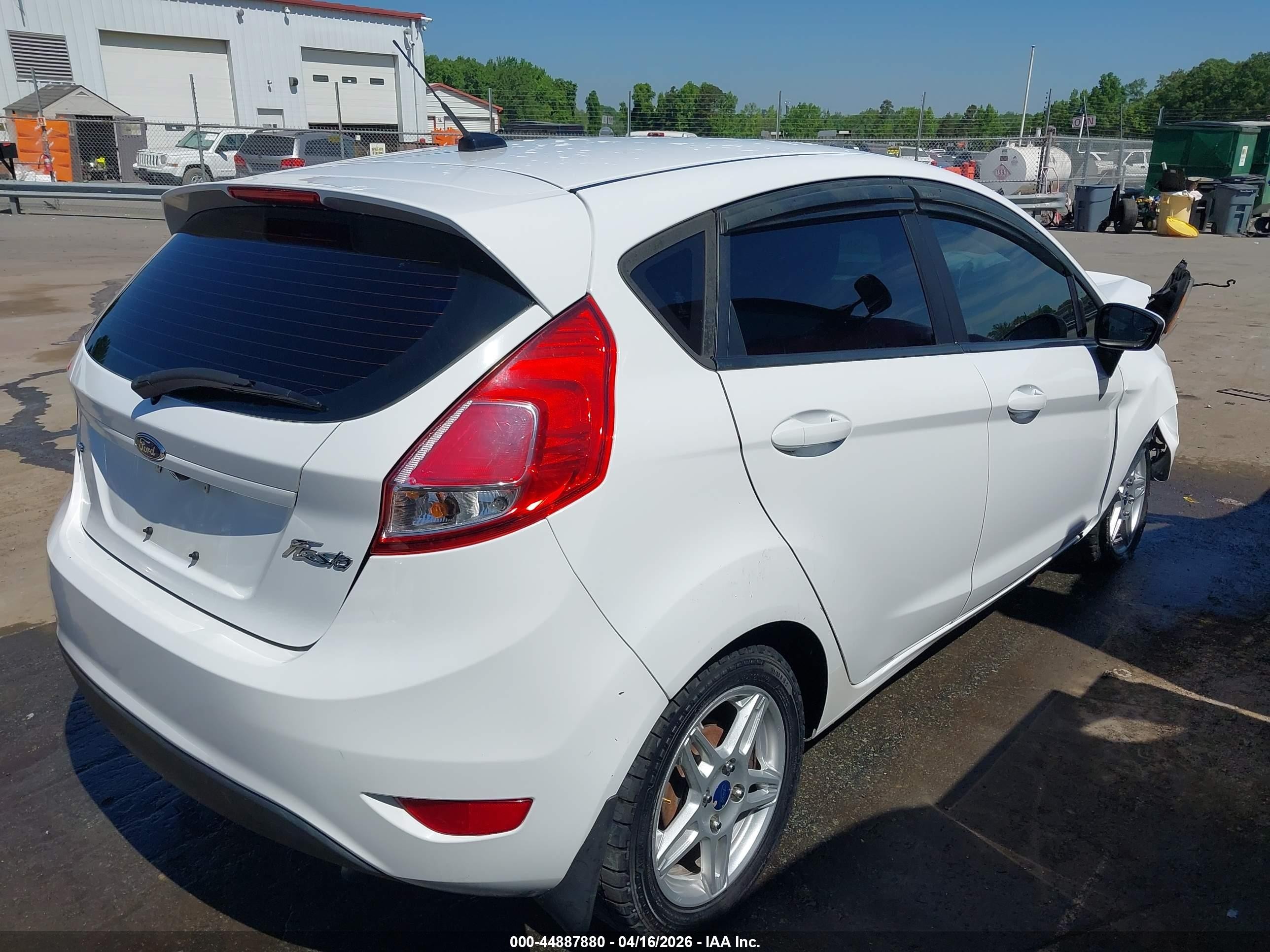 2018 Ford Fiesta Se White vin: 3FADP4EJ1JM110629