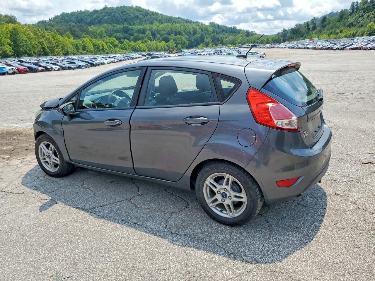 2019 Ford Fiesta Se Gray vin: 3FADP4EJ1KM130977