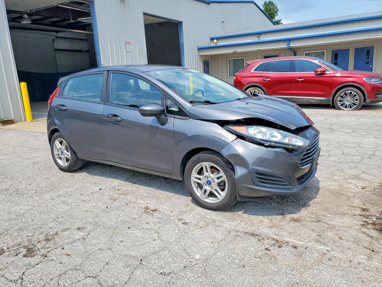 2019 Ford Fiesta Se Gray vin: 3FADP4EJ1KM130977