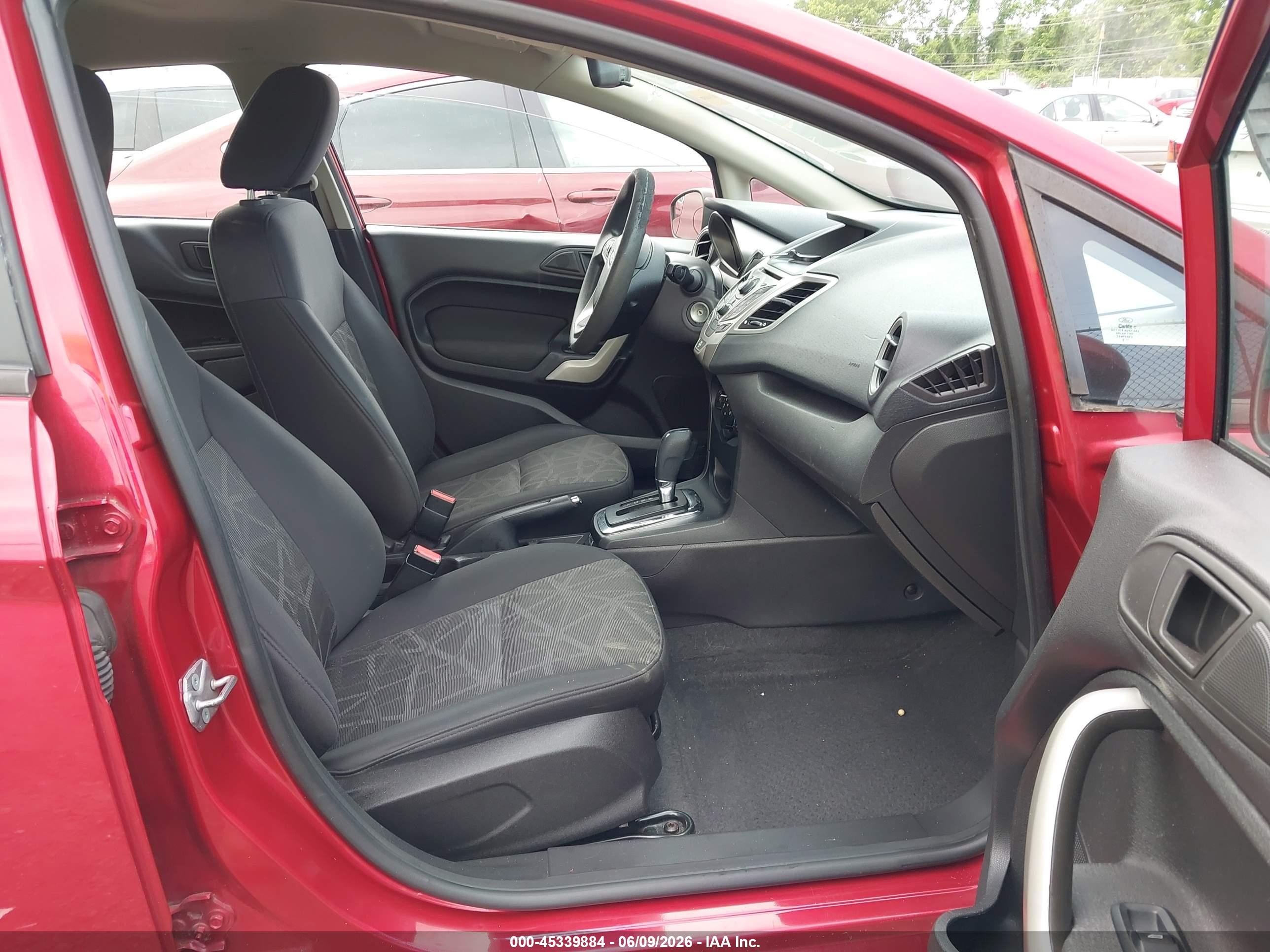 2011 Ford Fiesta Se Red vin: 3FADP4EJ2BM171568