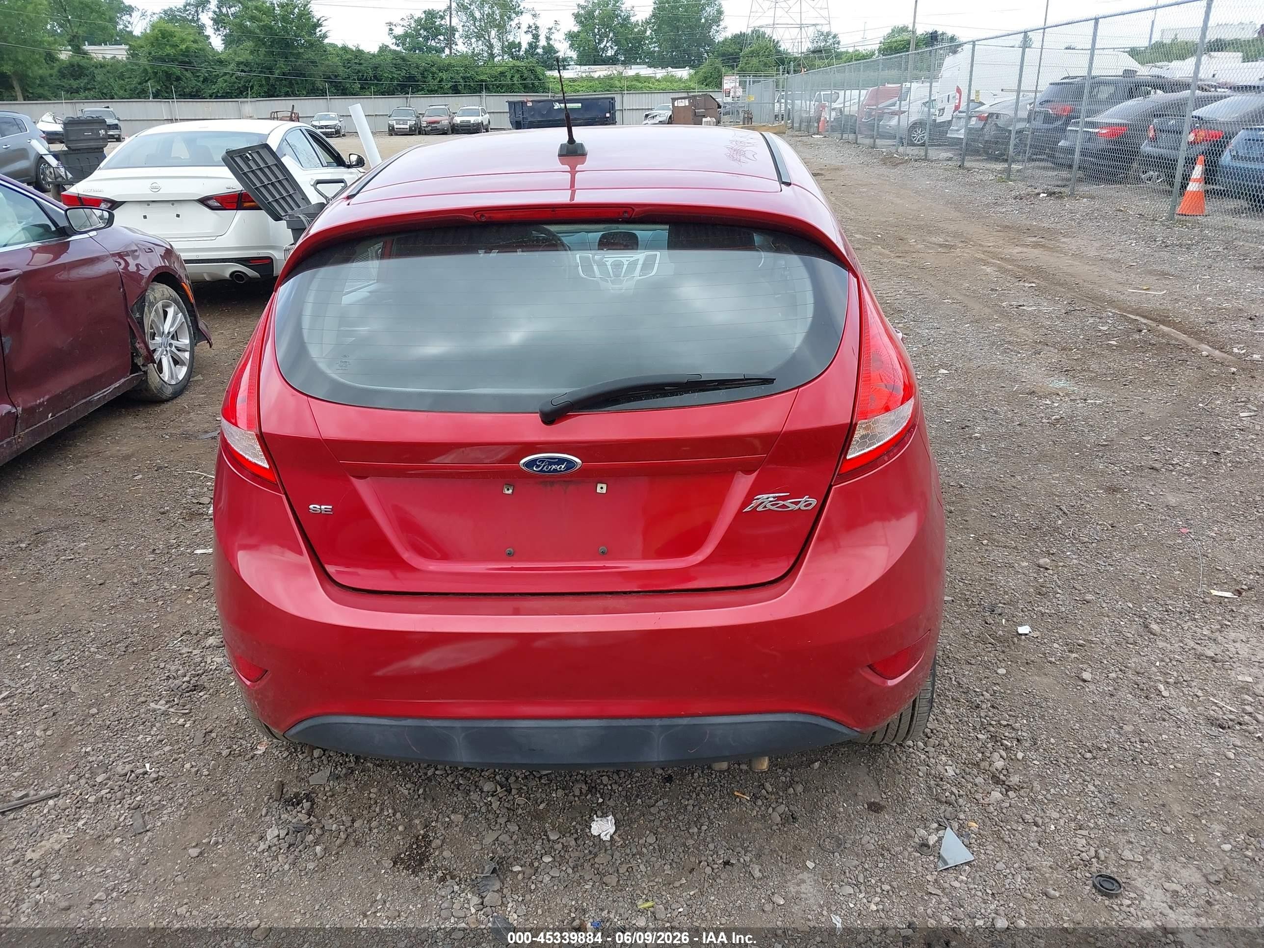 2011 Ford Fiesta Se Red vin: 3FADP4EJ2BM171568