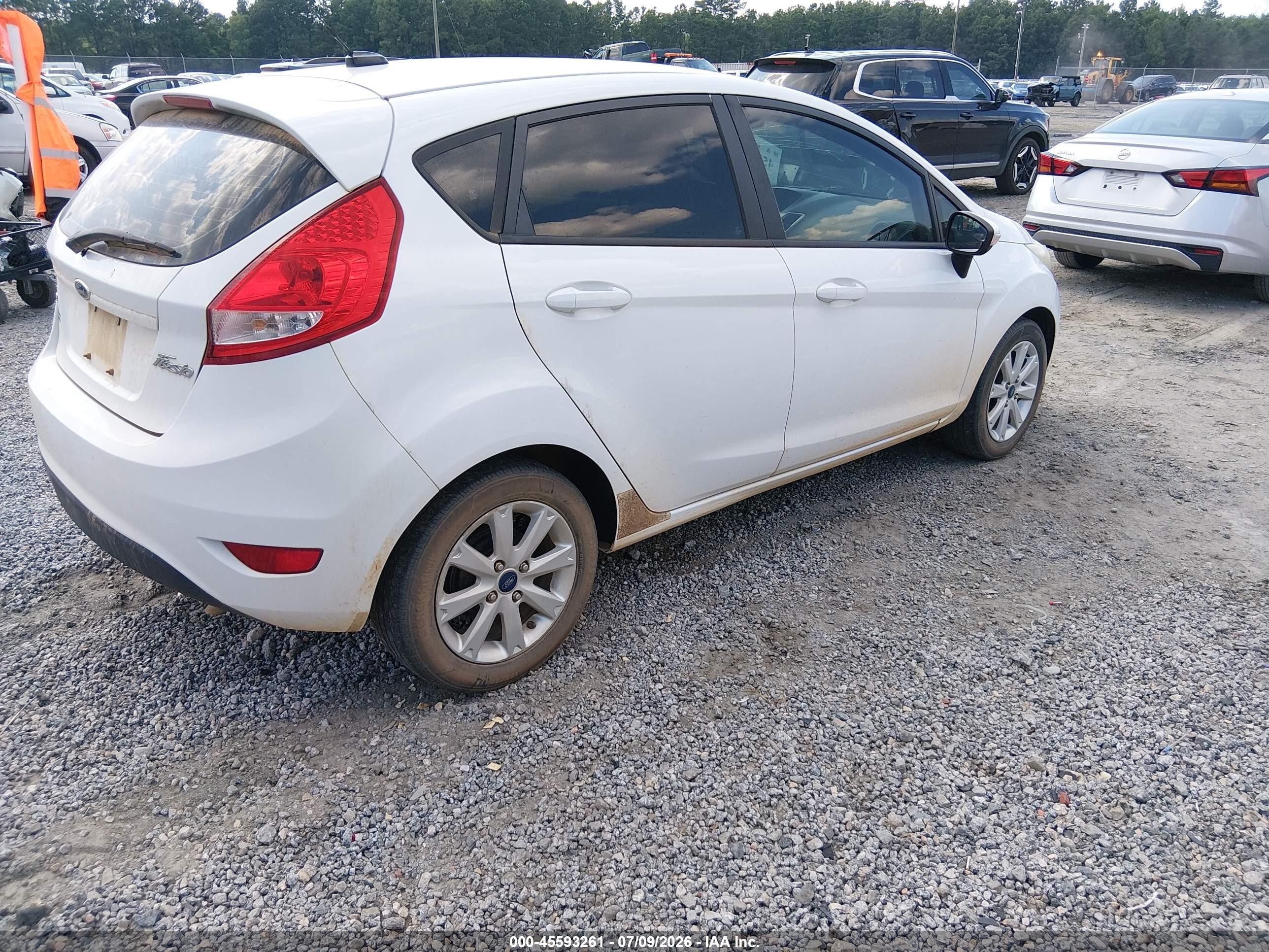 2013 Ford Fiesta Se White vin: 3FADP4EJ2DM109820