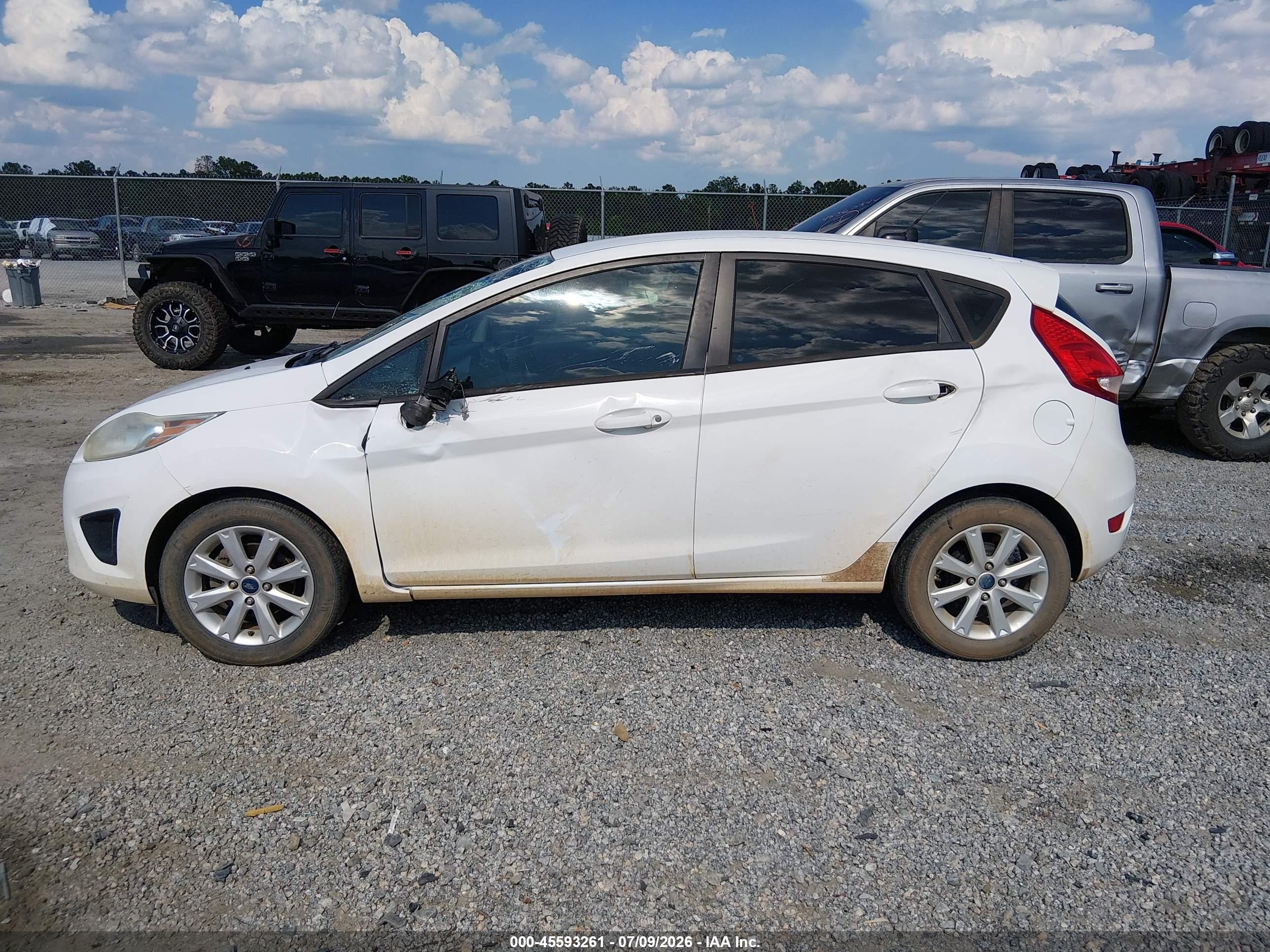 2013 Ford Fiesta Se White vin: 3FADP4EJ2DM109820